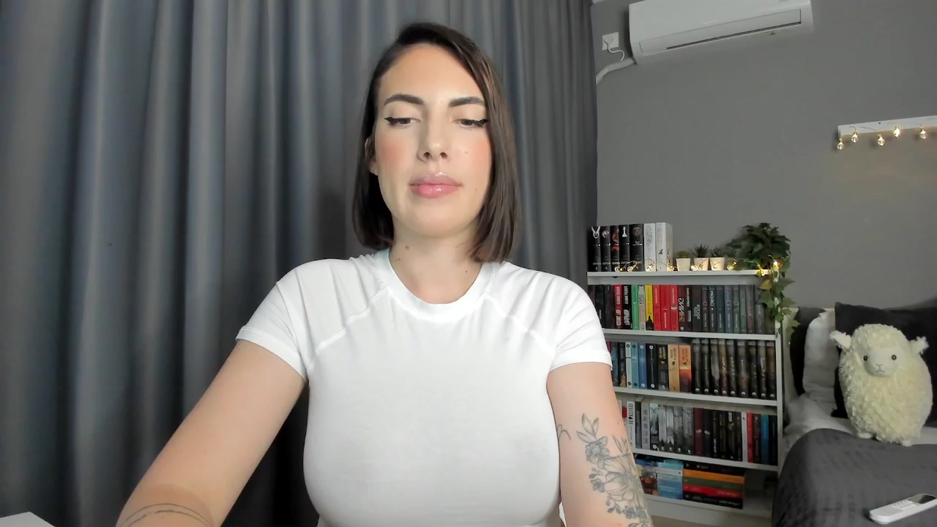 Gallery image thumbnail from BlossomBae's myfreecams stream on, 08/08/2025, 18:44 image 18 of 20