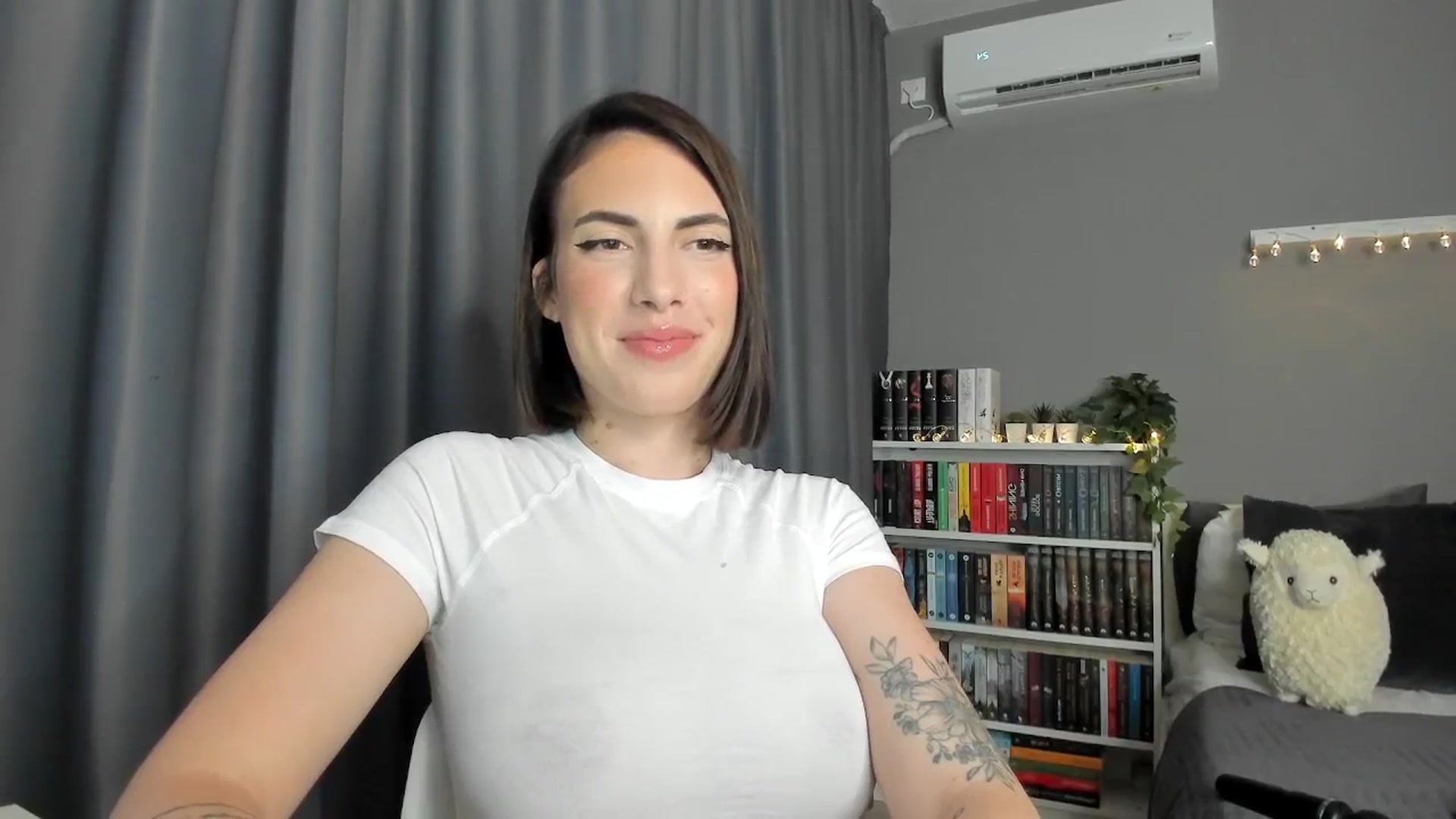 Gallery image thumbnail from BlossomBae's myfreecams stream on, 08/08/2025, 20:03 image 3 of 20