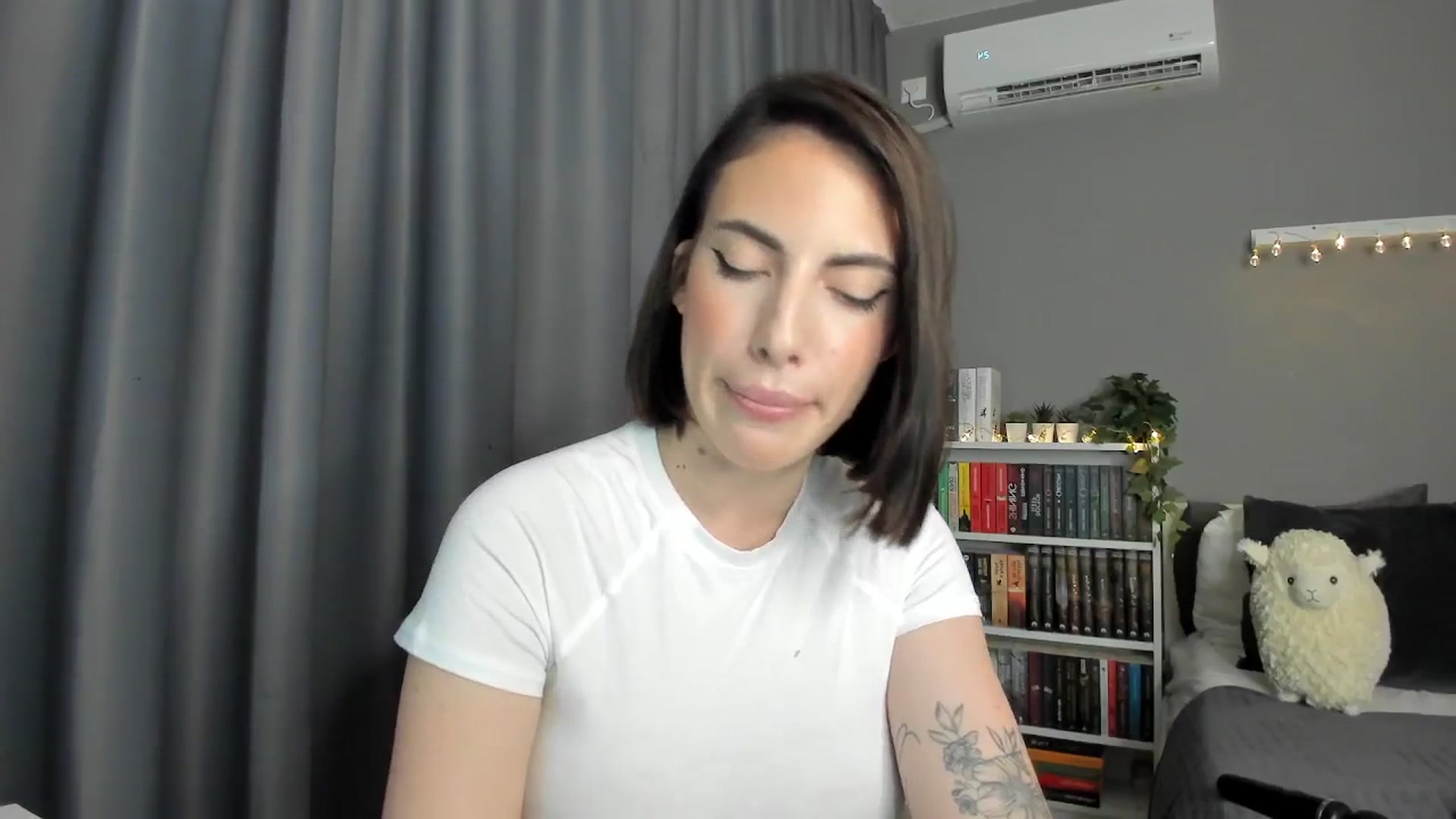 Gallery image thumbnail from BlossomBae's myfreecams stream on, 08/08/2025, 20:03 image 2 of 20