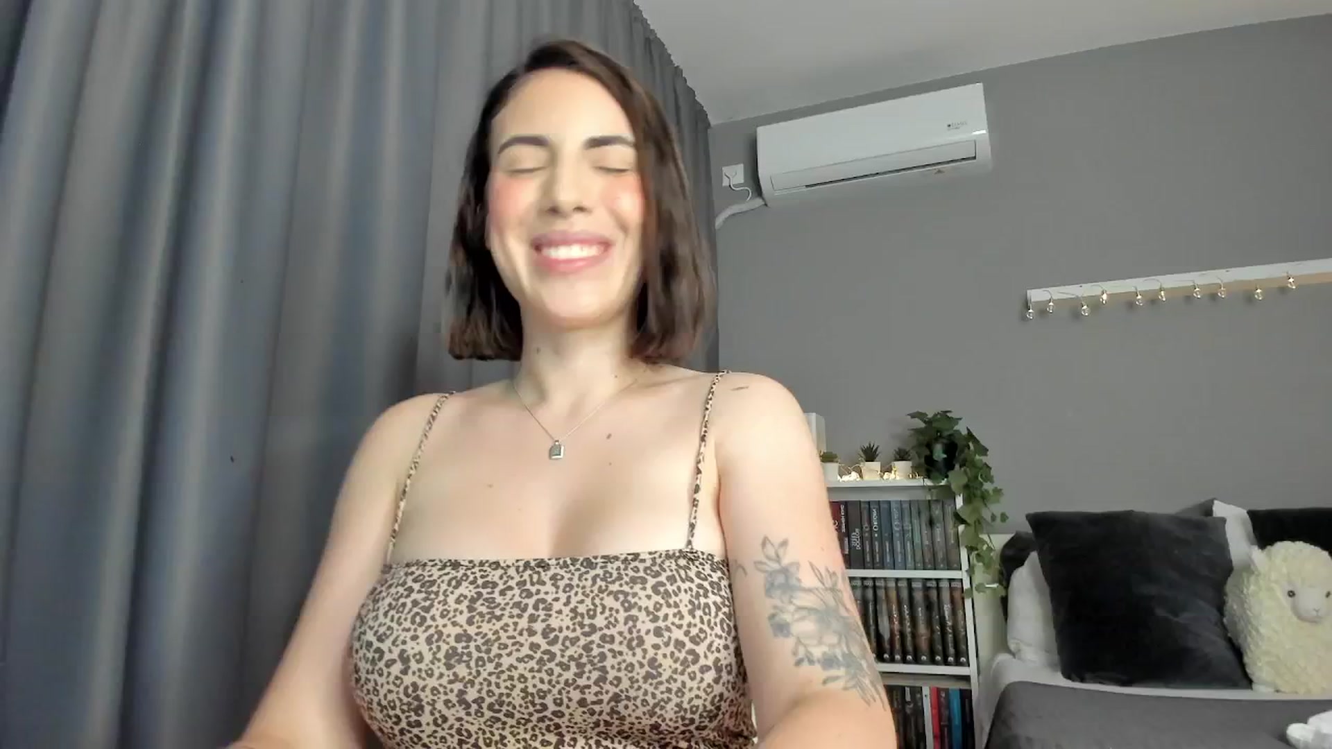 Gallery image thumbnail from BlossomBae's myfreecams stream on, 08/13/2025, 20:08 image 2 of 20