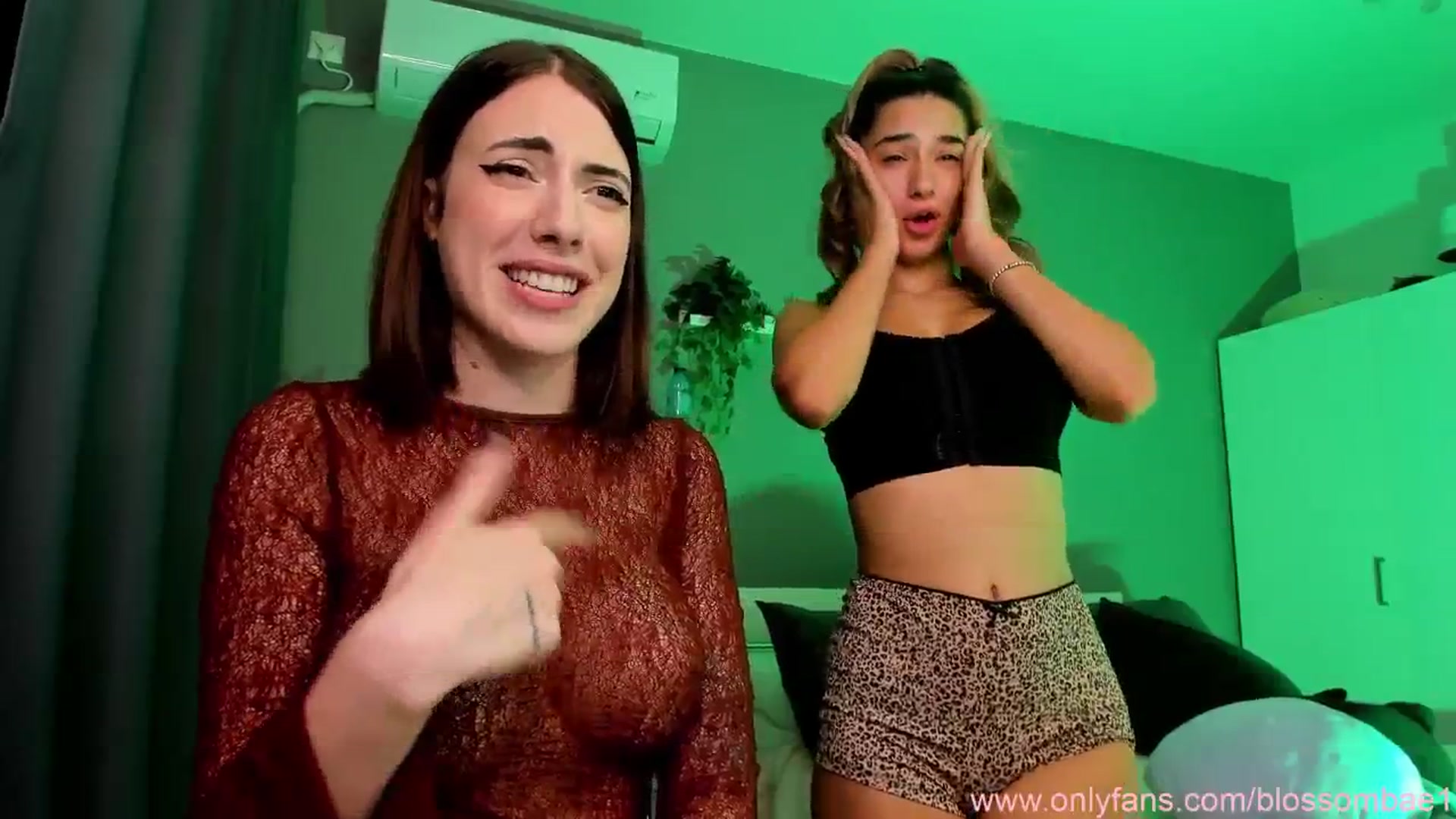 Gallery image thumbnail from BlossomBae's myfreecams stream on, 11/02/2025, 21:00 image 6 of 20
