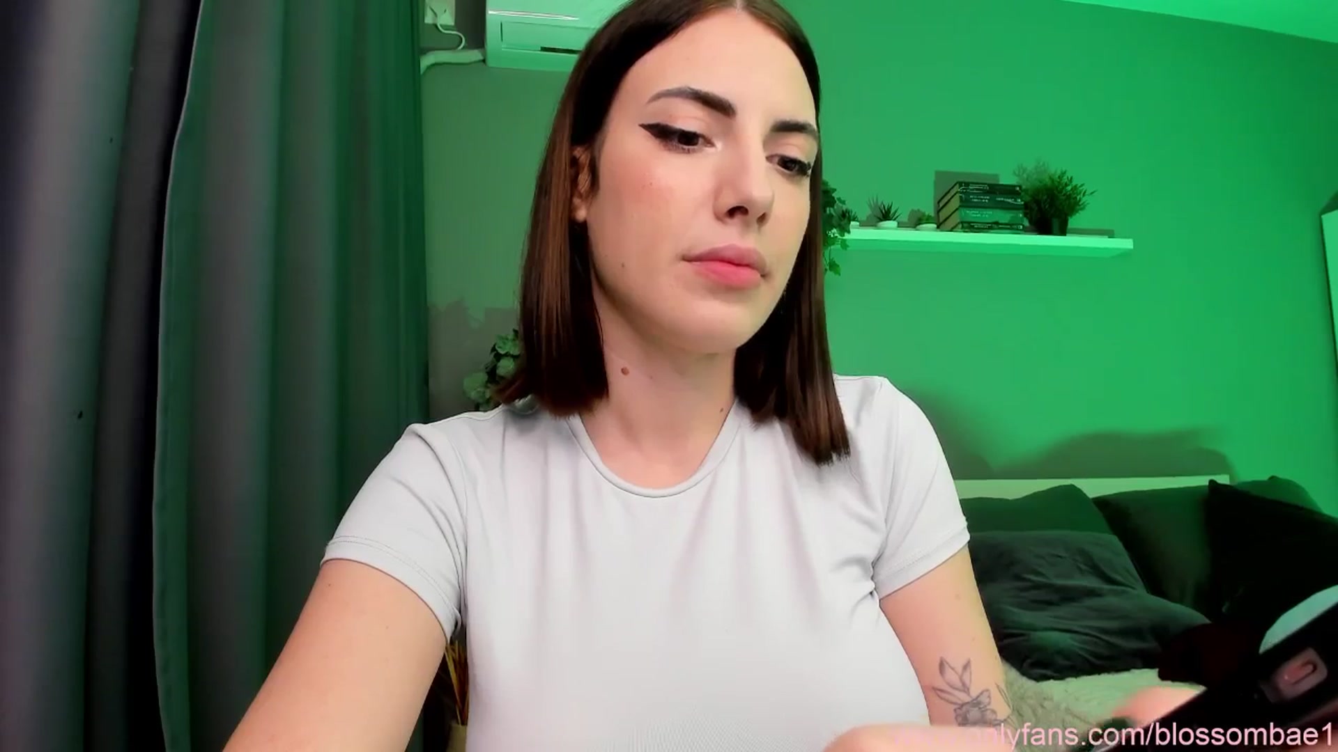 Gallery image thumbnail from BlossomBae's myfreecams stream on, 11/02/2025, 21:40 image 4 of 20