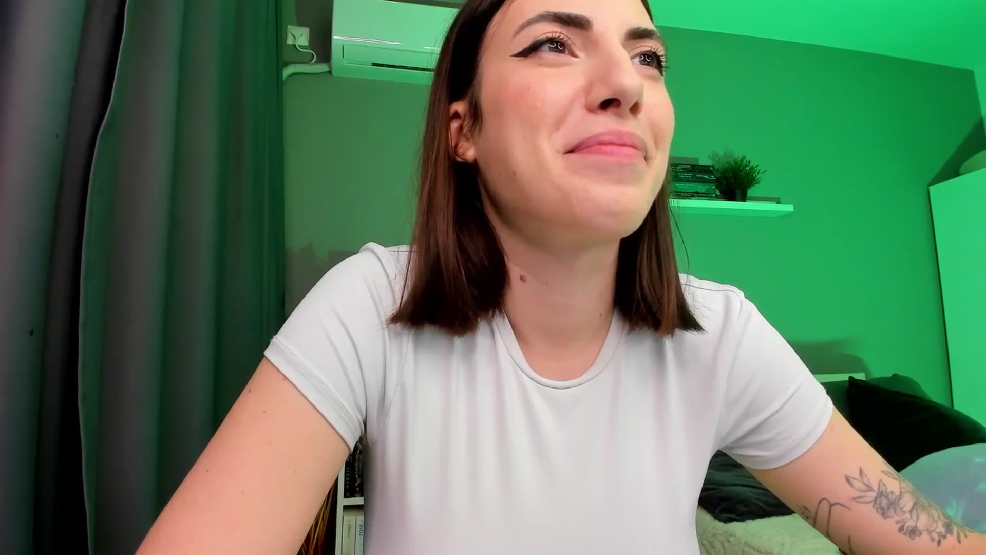 Gallery image thumbnail from BlossomBae's myfreecams stream on, 11/02/2025, 23:36 image 20 of 20