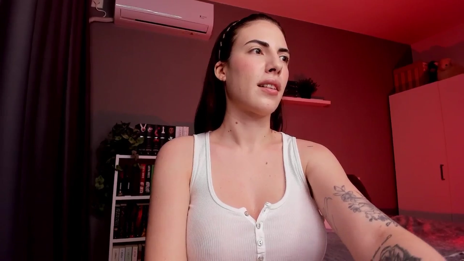 Gallery image thumbnail from BlossomBae's myfreecams stream on, 11/23/2025, 19:19 image 14 of 20