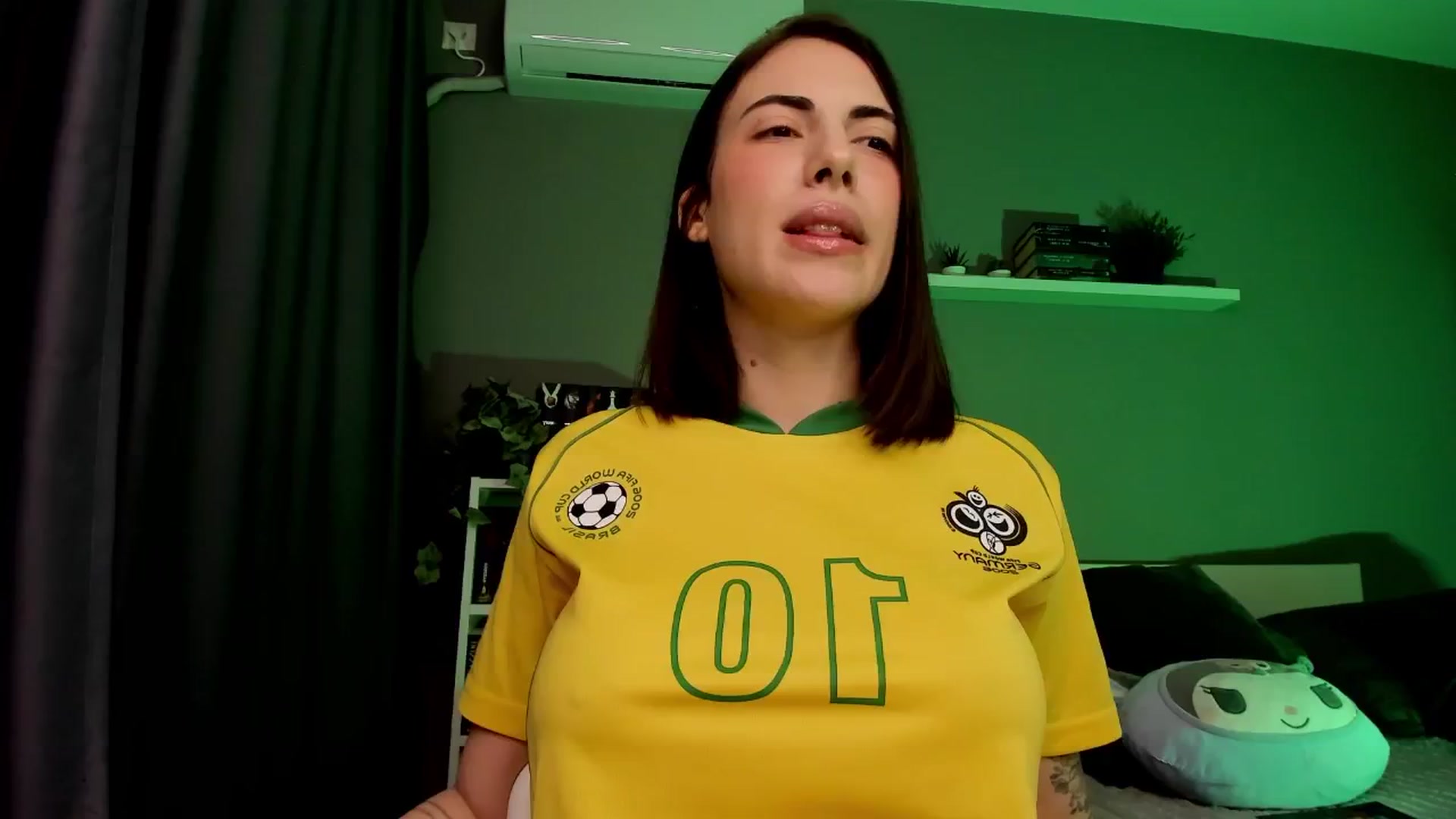Gallery image thumbnail from BlossomBae's myfreecams stream on, 11/28/2025, 18:19 image 15 of 20