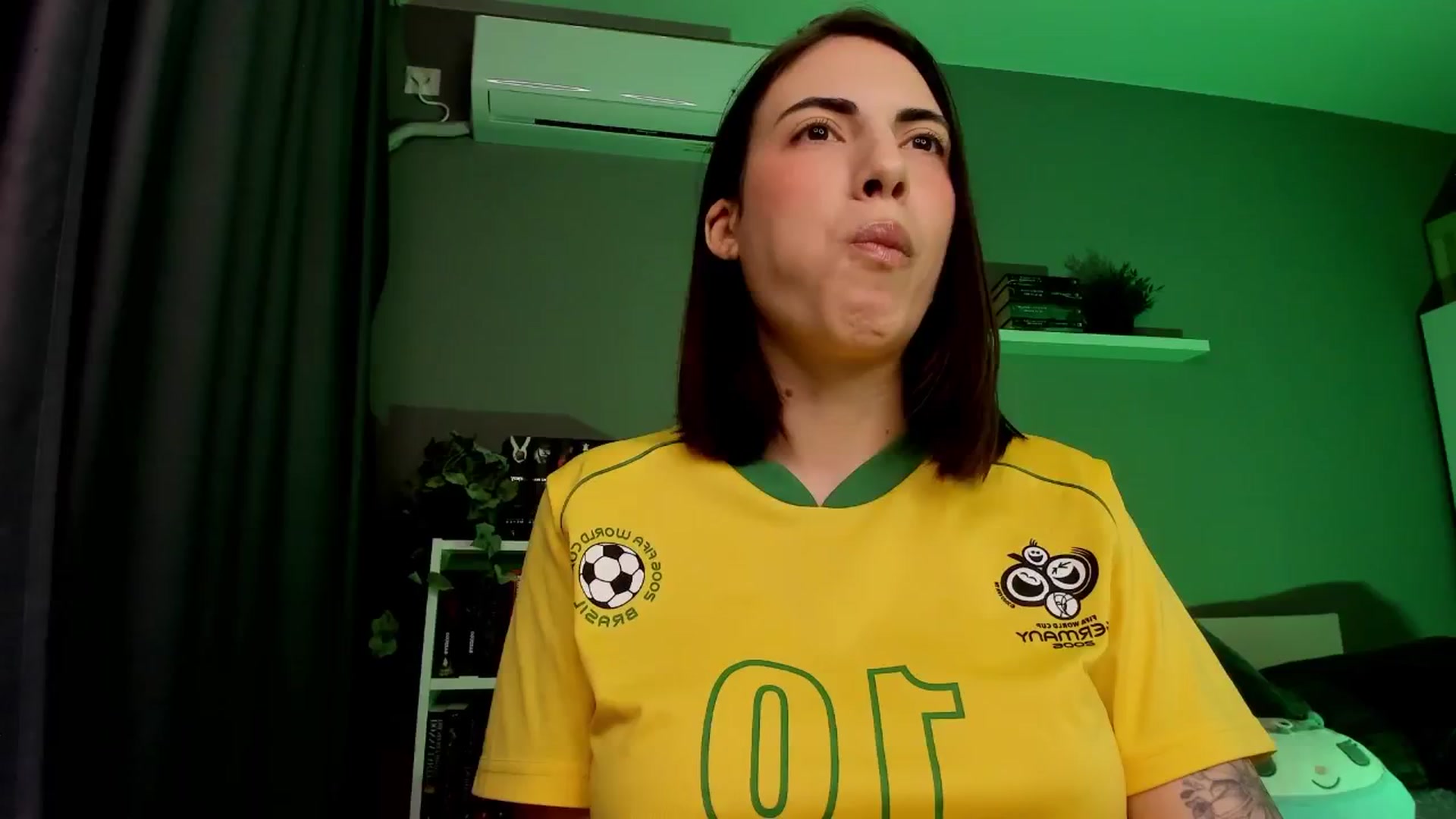 Gallery image thumbnail from BlossomBae's myfreecams stream on, 11/28/2025, 18:19 image 13 of 20
