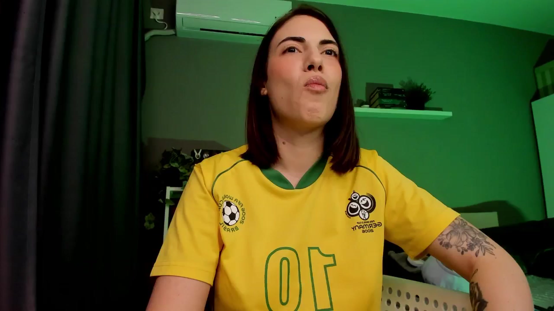Gallery image thumbnail from BlossomBae's myfreecams stream on, 11/28/2025, 18:19 image 8 of 20