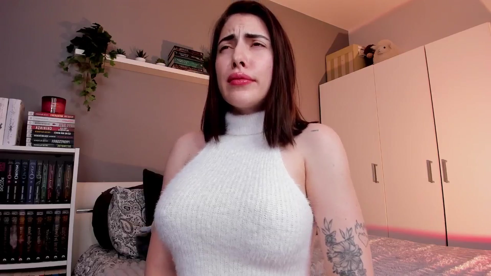 Gallery image thumbnail from BlossomBae's myfreecams stream on, 12/05/2025, 16:25 image 18 of 20