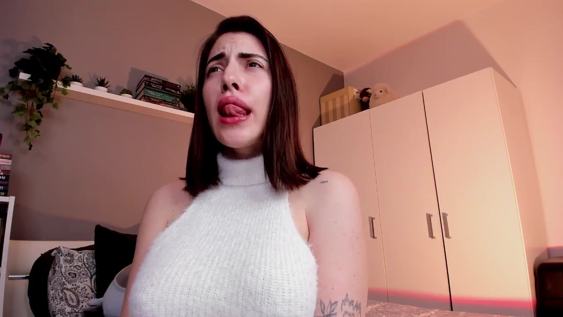 Gallery image thumbnail from BlossomBae's myfreecams stream on, 12/05/2025, 16:25 image 17 of 20
