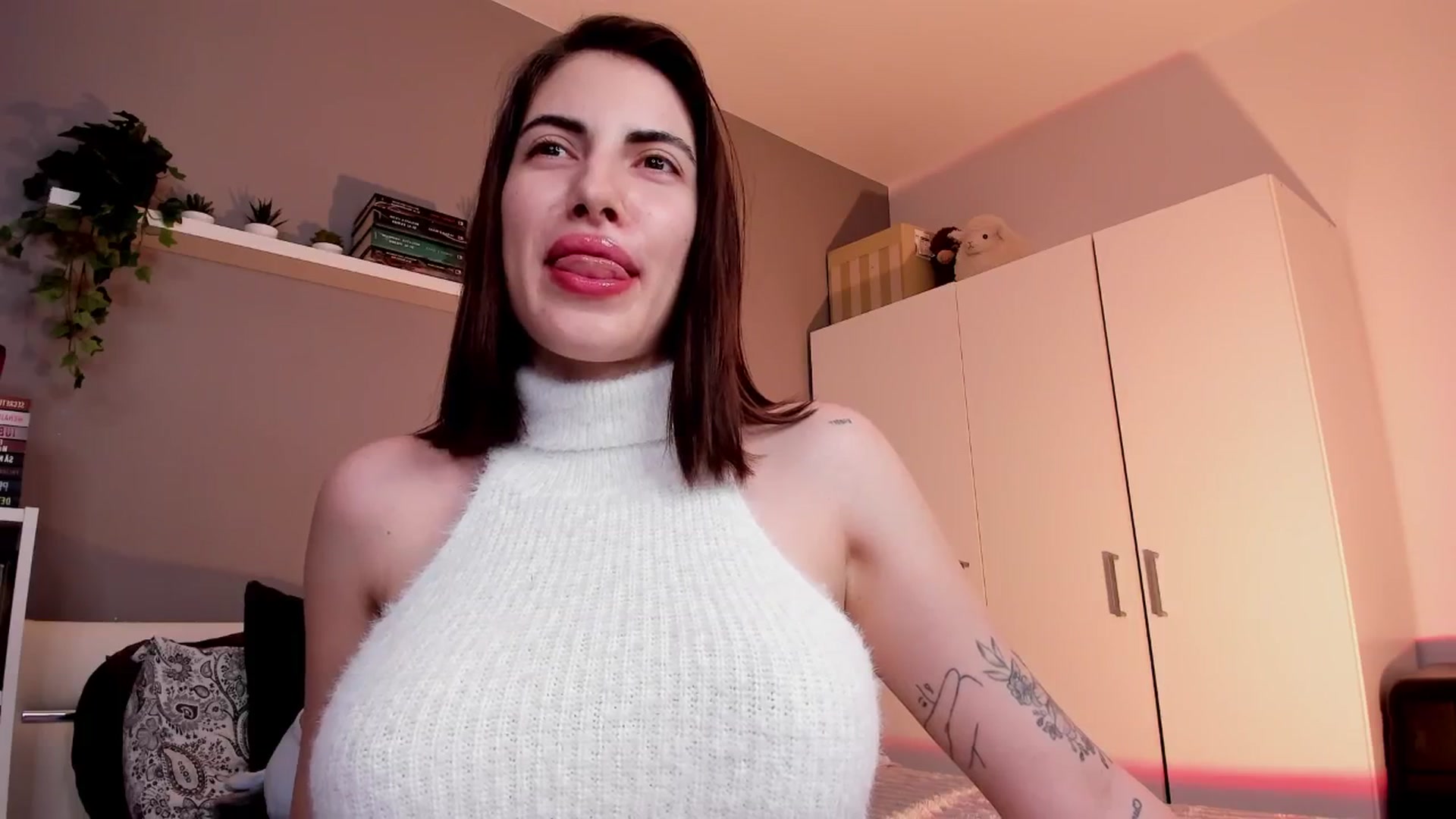 Gallery image thumbnail from BlossomBae's myfreecams stream on, 12/05/2025, 16:25 image 14 of 20
