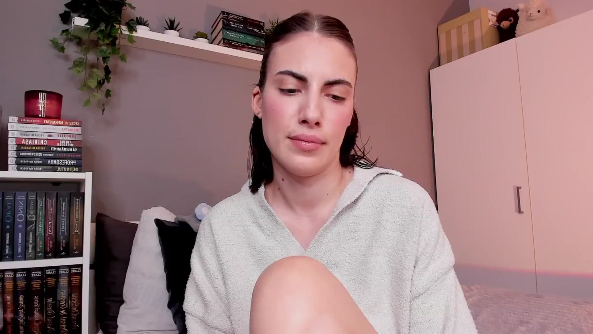 Gallery image thumbnail from BlossomBae's myfreecams stream on, 12/10/2025, 19:36 image 18 of 20