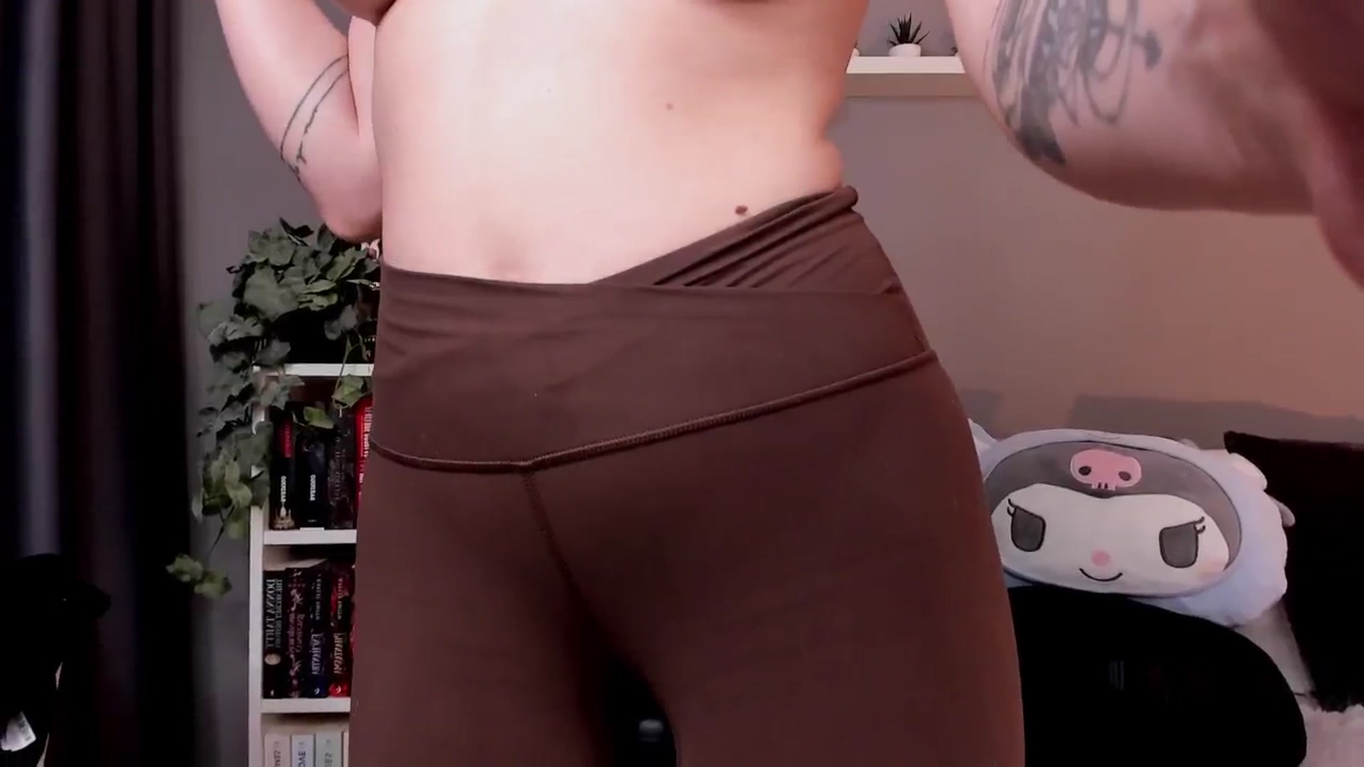 Gallery image thumbnail from BlossomBae's myfreecams stream on, 12/10/2025, 19:36 image 9 of 20