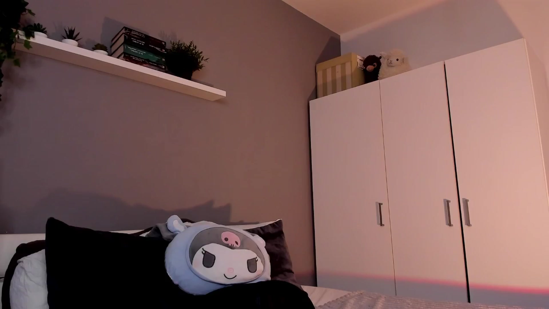 Gallery image thumbnail from BlossomBae's myfreecams stream on, 12/12/2025, 18:44 image 14 of 20