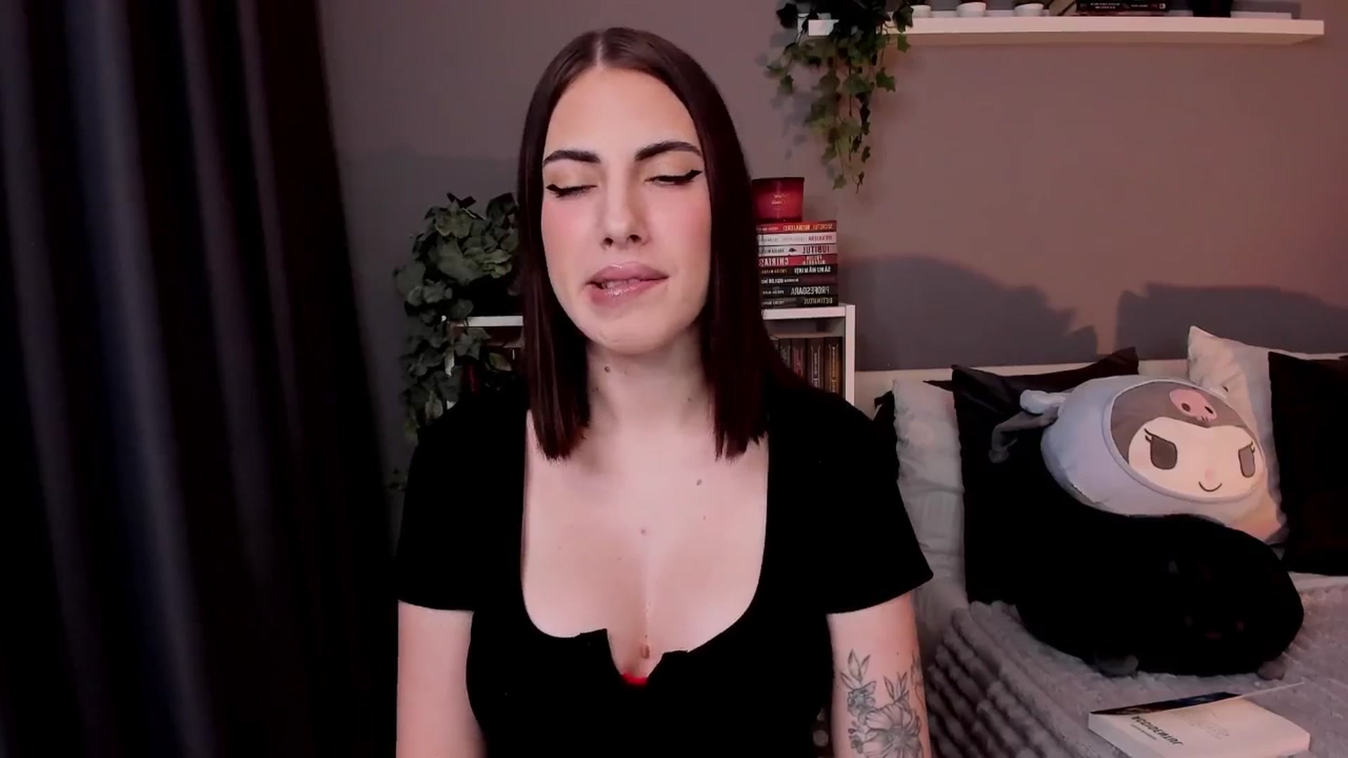 Gallery image thumbnail from BlossomBae's myfreecams stream on, 12/14/2025, 18:12 image 5 of 20