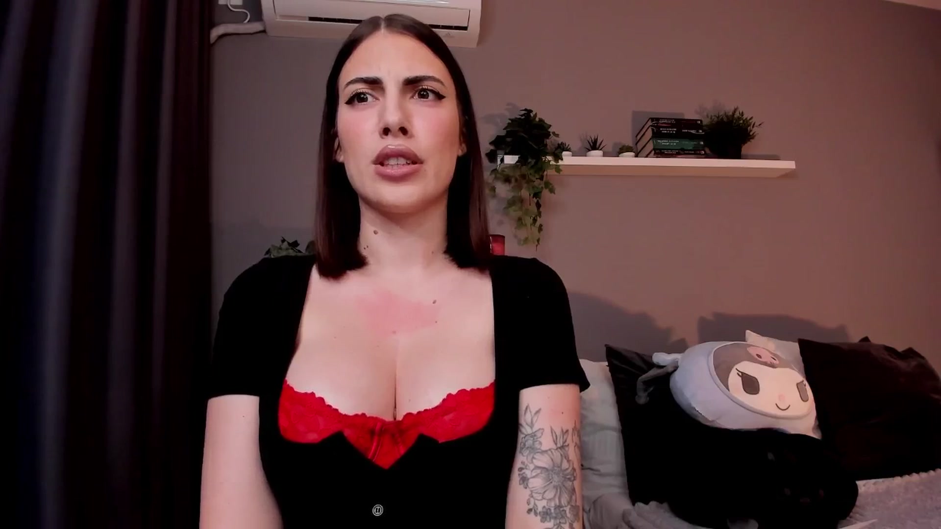 Gallery image thumbnail from BlossomBae's myfreecams stream on, 12/14/2025, 20:56 image 15 of 20