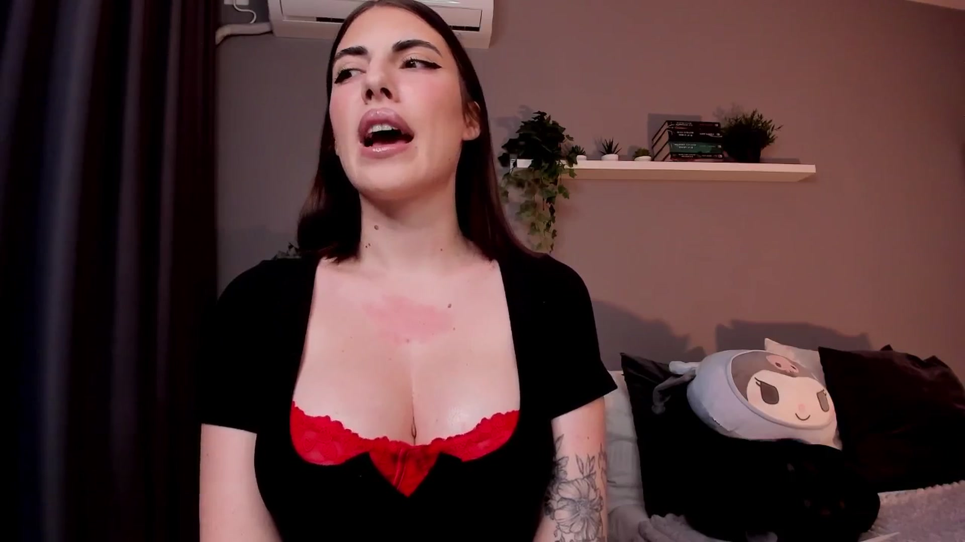 Gallery image thumbnail from BlossomBae's myfreecams stream on, 12/14/2025, 20:56 image 16 of 20