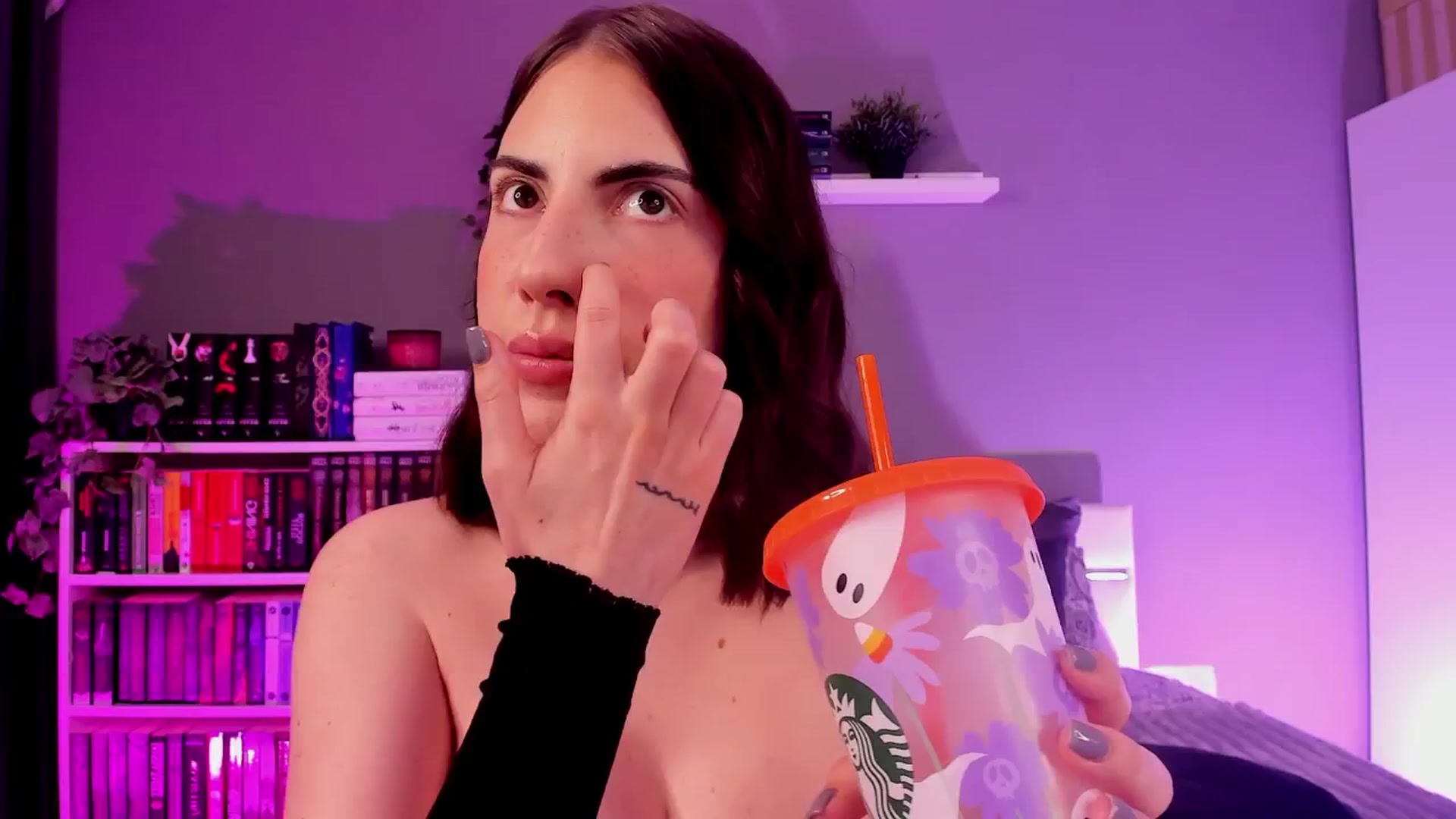 Gallery image thumbnail from BlossomBae's myfreecams stream on, 12/29/2025, 21:31 image 12 of 20