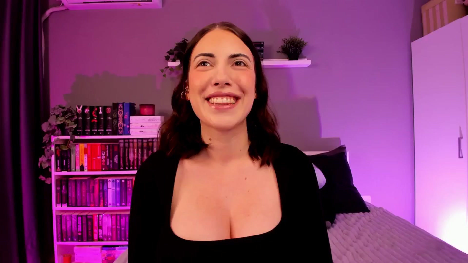 Gallery image thumbnail from BlossomBae's myfreecams stream on, 01/12/2026, 17:32 image 2 of 20