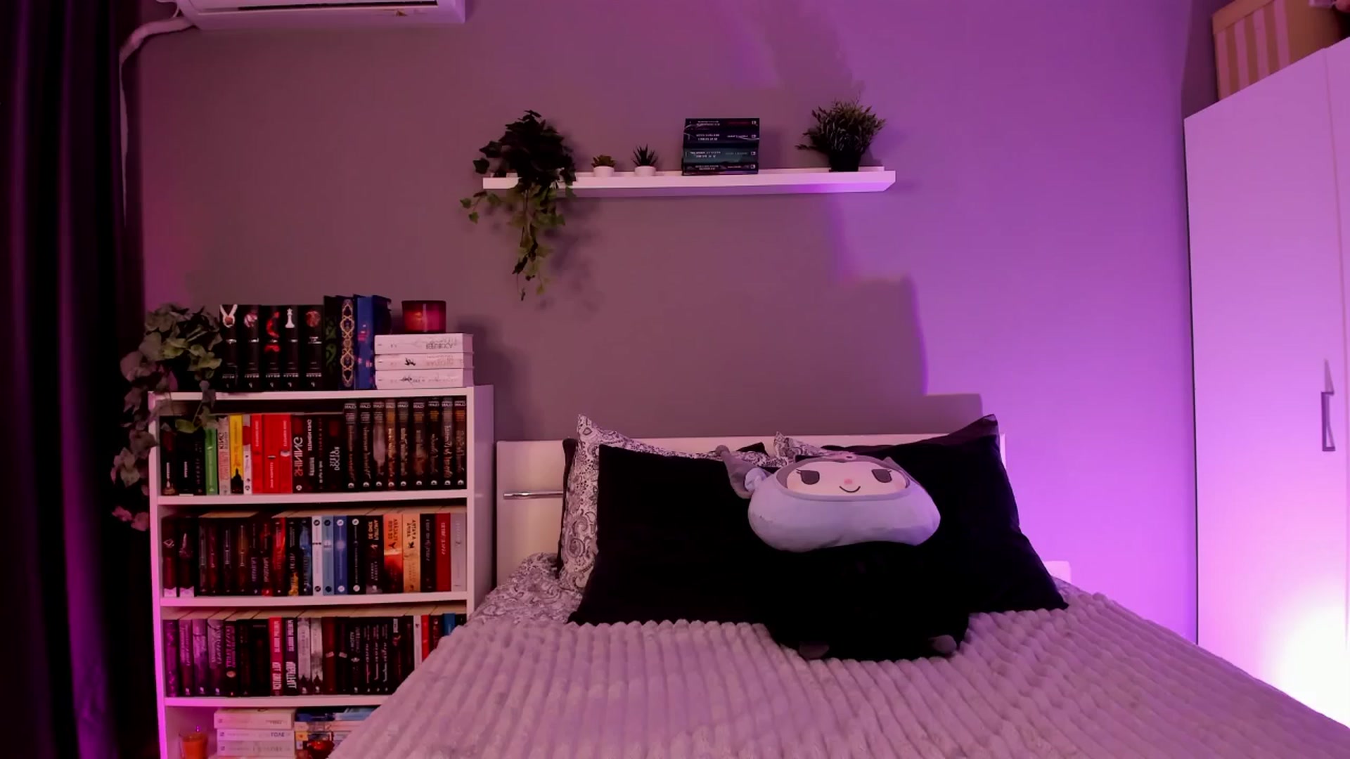 Gallery image thumbnail from BlossomBae's myfreecams stream on, 01/12/2026, 17:32 image 1 of 20