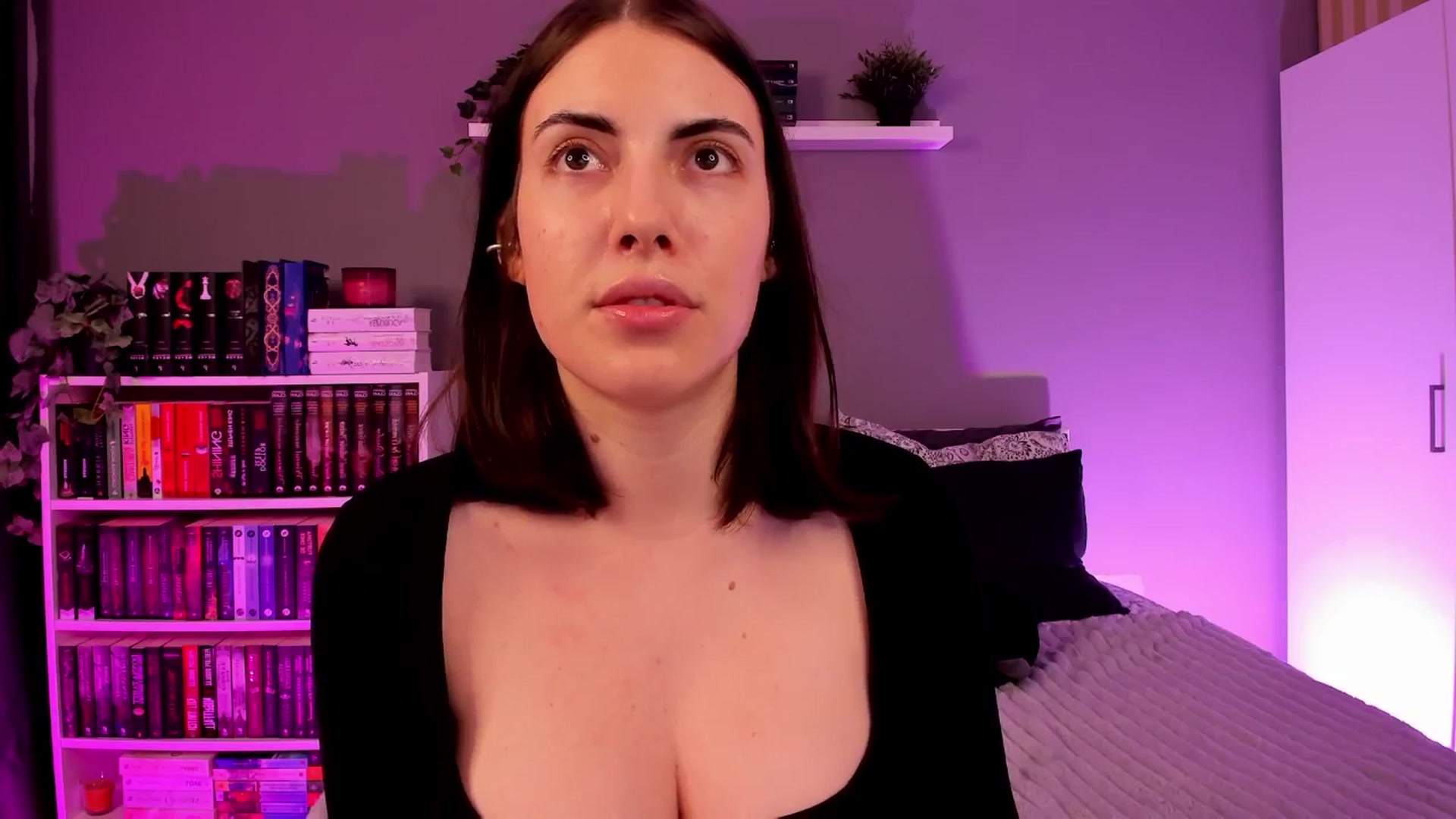 Gallery image thumbnail from BlossomBae's myfreecams stream on, 01/14/2026, 19:32 image 13 of 20