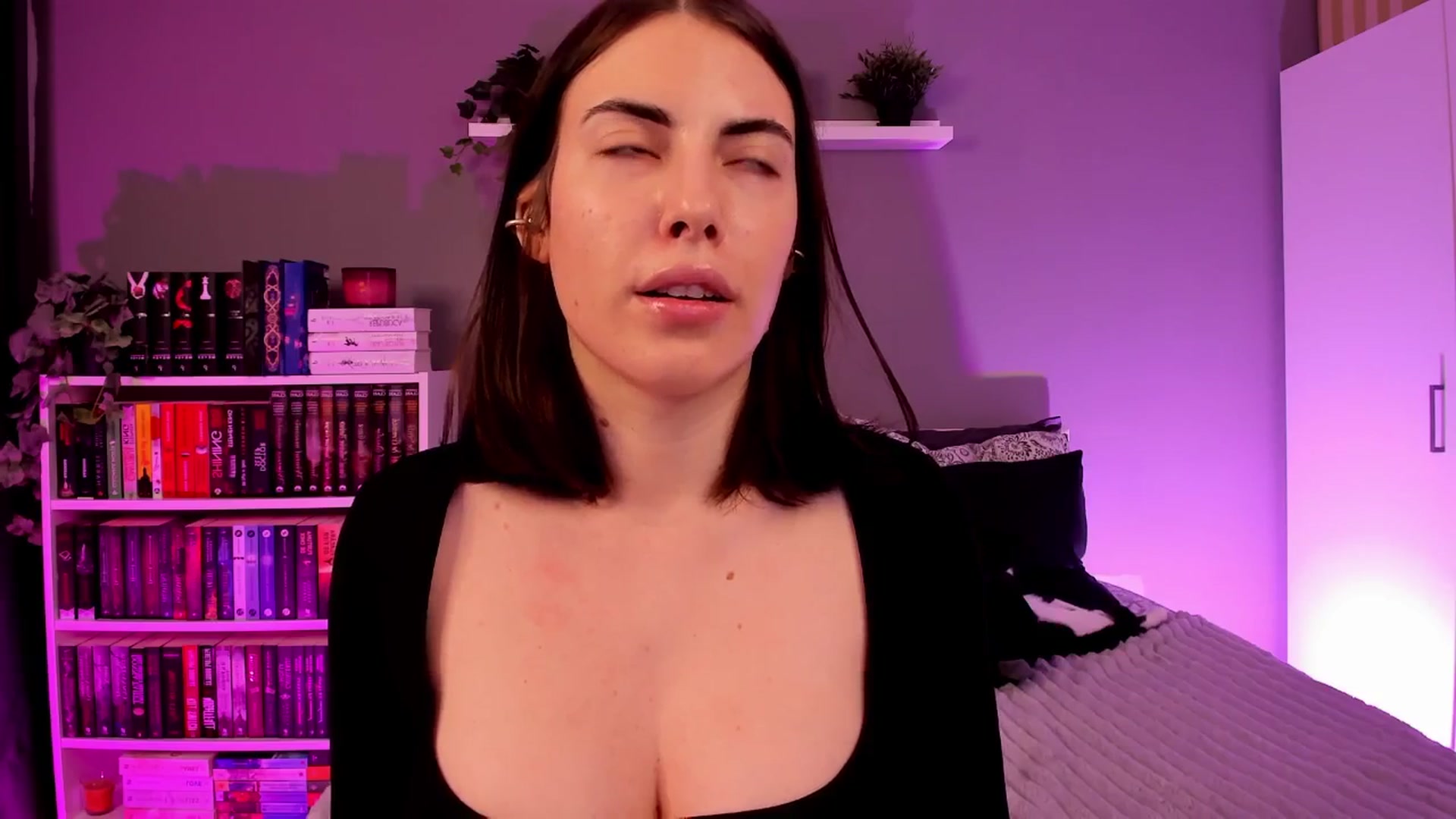 Gallery image thumbnail from BlossomBae's myfreecams stream on, 01/14/2026, 19:32 image 12 of 20