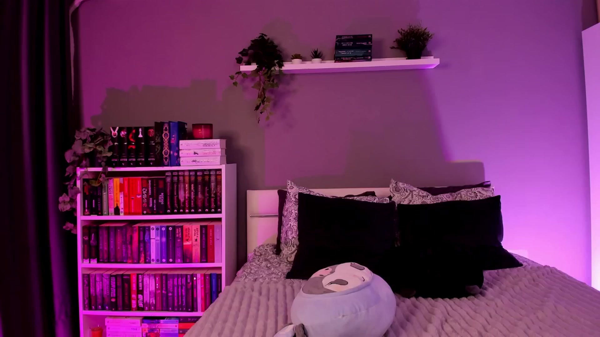 Gallery image thumbnail from BlossomBae's myfreecams stream on, 01/14/2026, 20:23 image 15 of 20