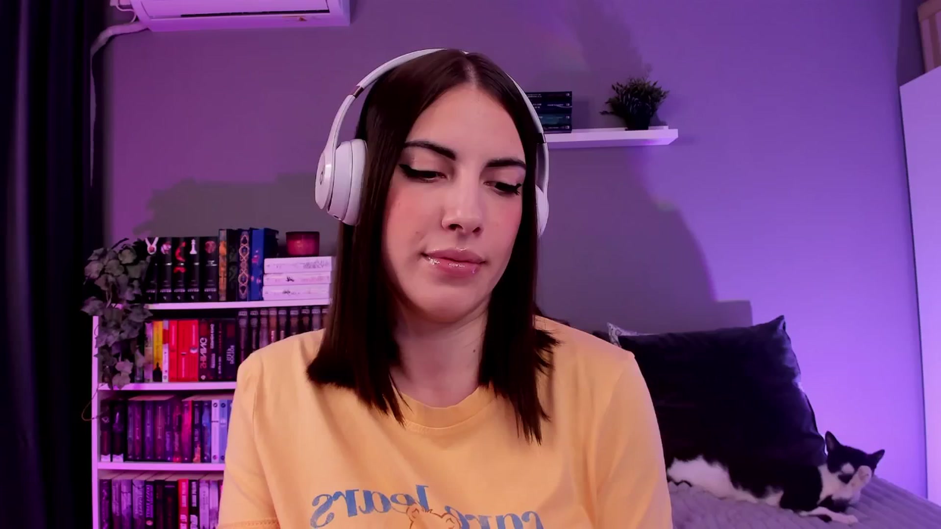 Gallery image thumbnail from BlossomBae's myfreecams stream on, 01/26/2026, 20:34 image 1 of 20