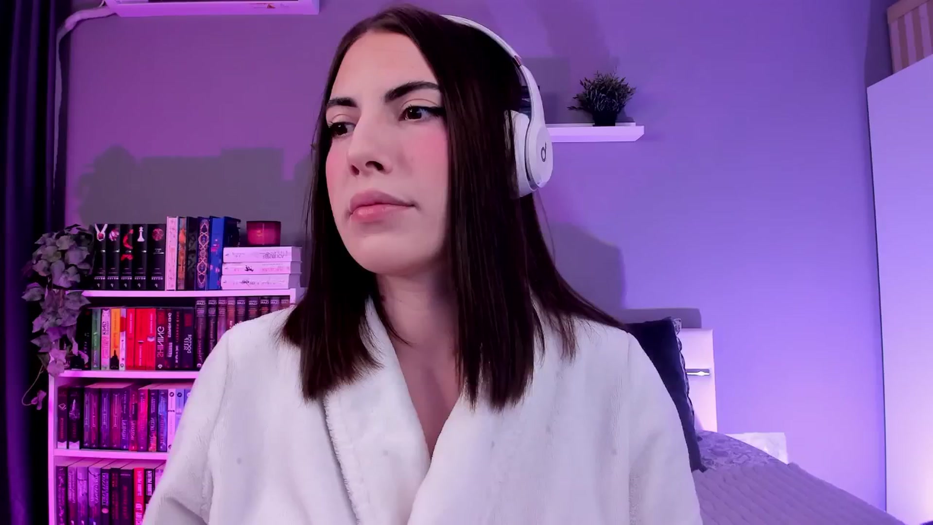 Gallery image thumbnail from BlossomBae's myfreecams stream on, 01/27/2026, 18:29 image 1 of 20