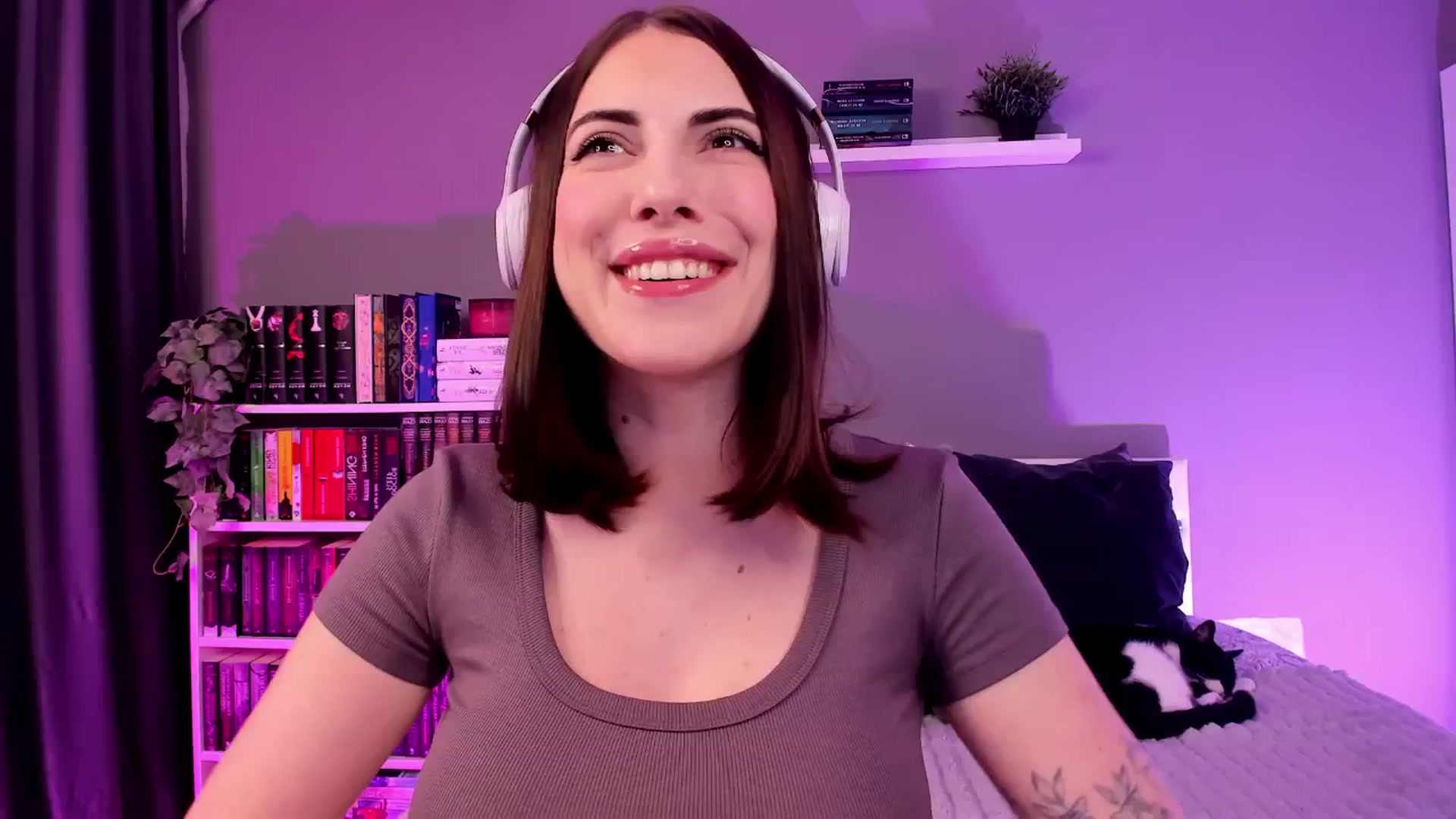 Gallery image thumbnail from BlossomBae's myfreecams stream on, 02/02/2026, 19:40 image 3 of 20