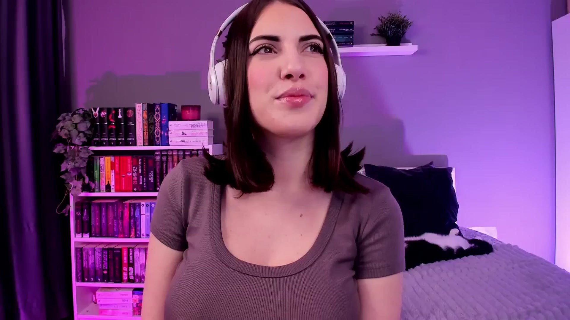 Gallery image thumbnail from BlossomBae's myfreecams stream on, 02/02/2026, 20:26 image 13 of 20