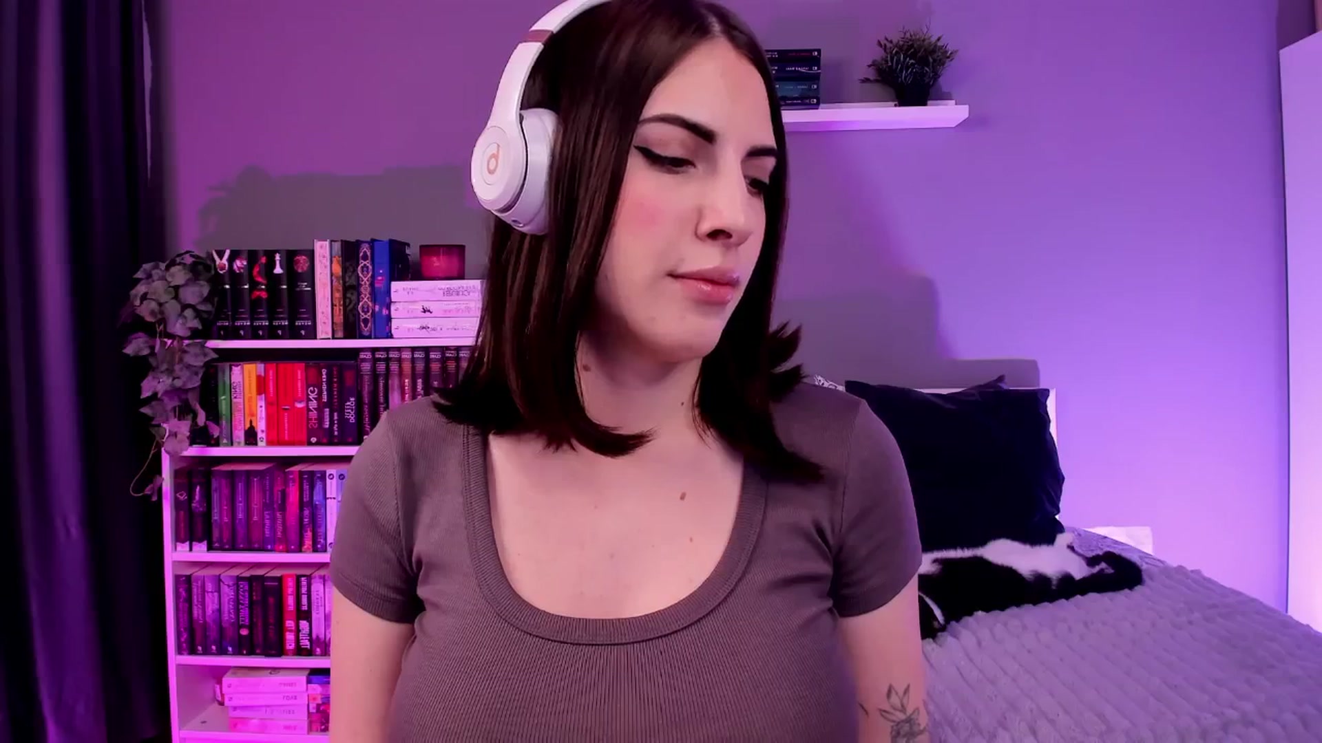 Gallery image thumbnail from BlossomBae's myfreecams stream on, 02/02/2026, 20:26 image 12 of 20