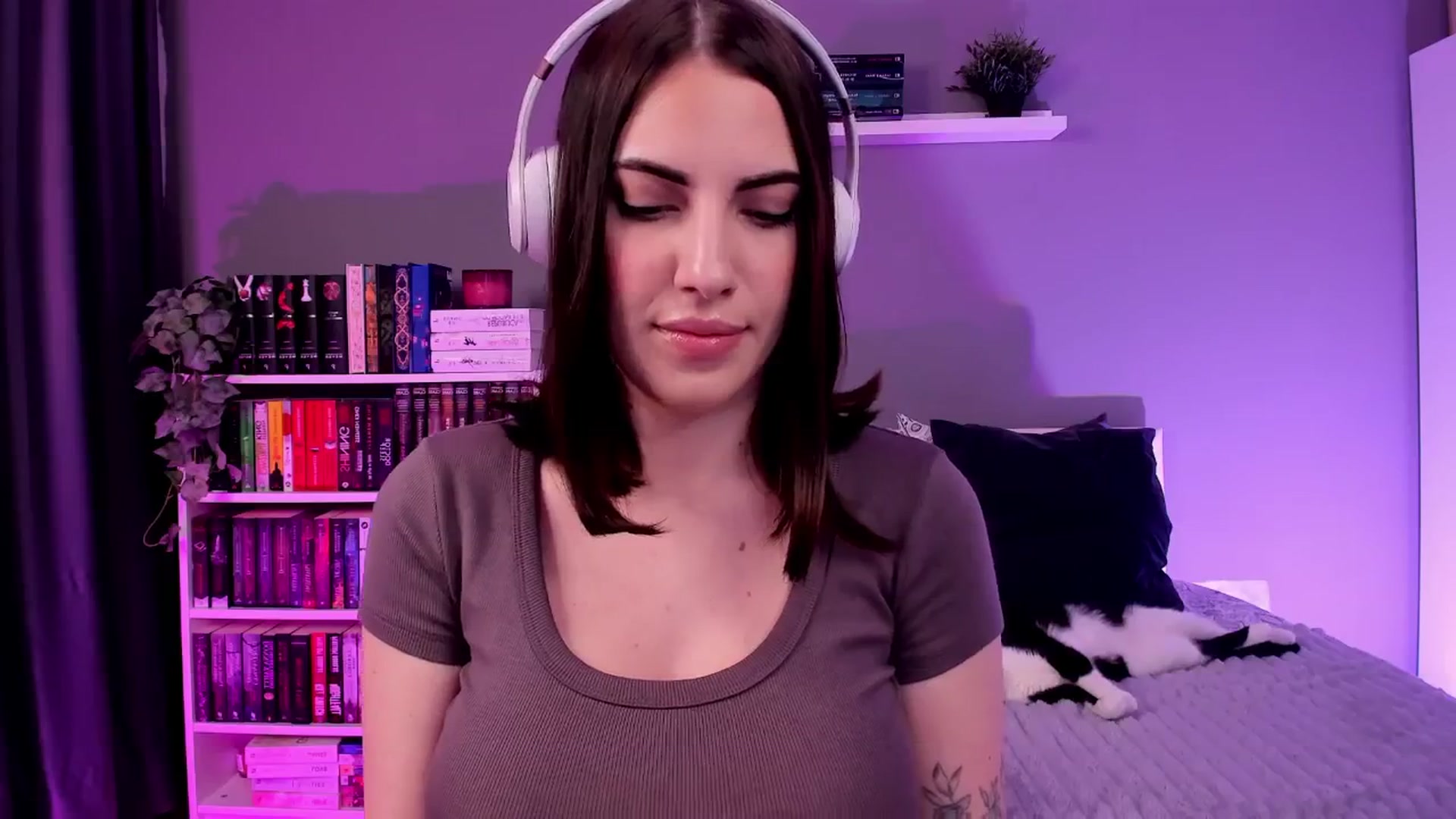 Gallery image thumbnail from BlossomBae's myfreecams stream on, 02/02/2026, 20:26 image 14 of 20