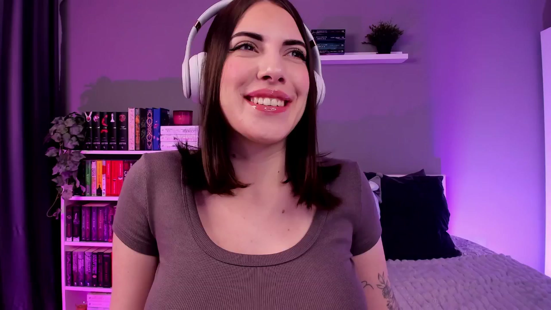 Gallery image thumbnail from BlossomBae's myfreecams stream on, 02/03/2026, 24:18 image 1 of 20