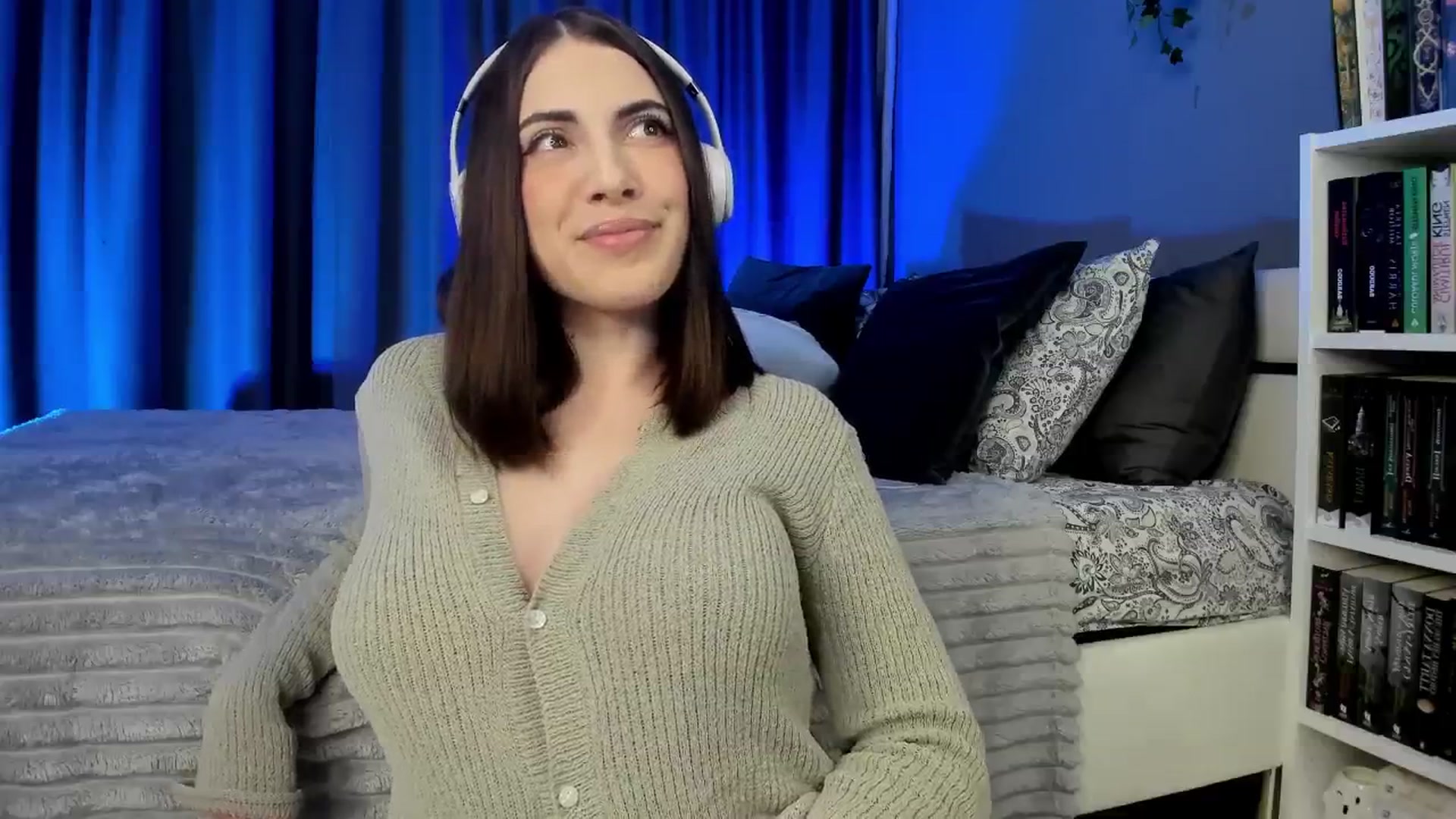 Gallery image thumbnail from BlossomBae's myfreecams stream on, 02/13/2026, 01:26 image 7 of 20