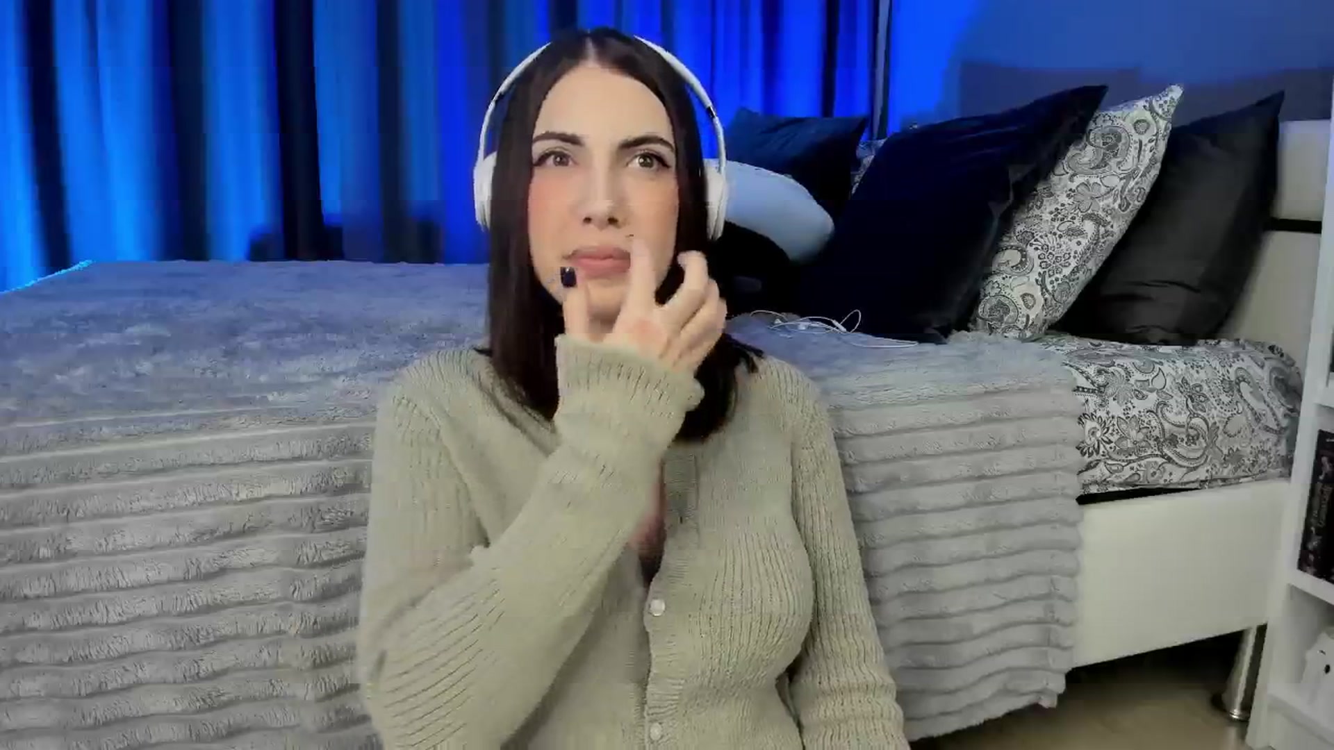 Gallery image thumbnail from BlossomBae's myfreecams stream on, 02/13/2026, 01:26 image 6 of 20