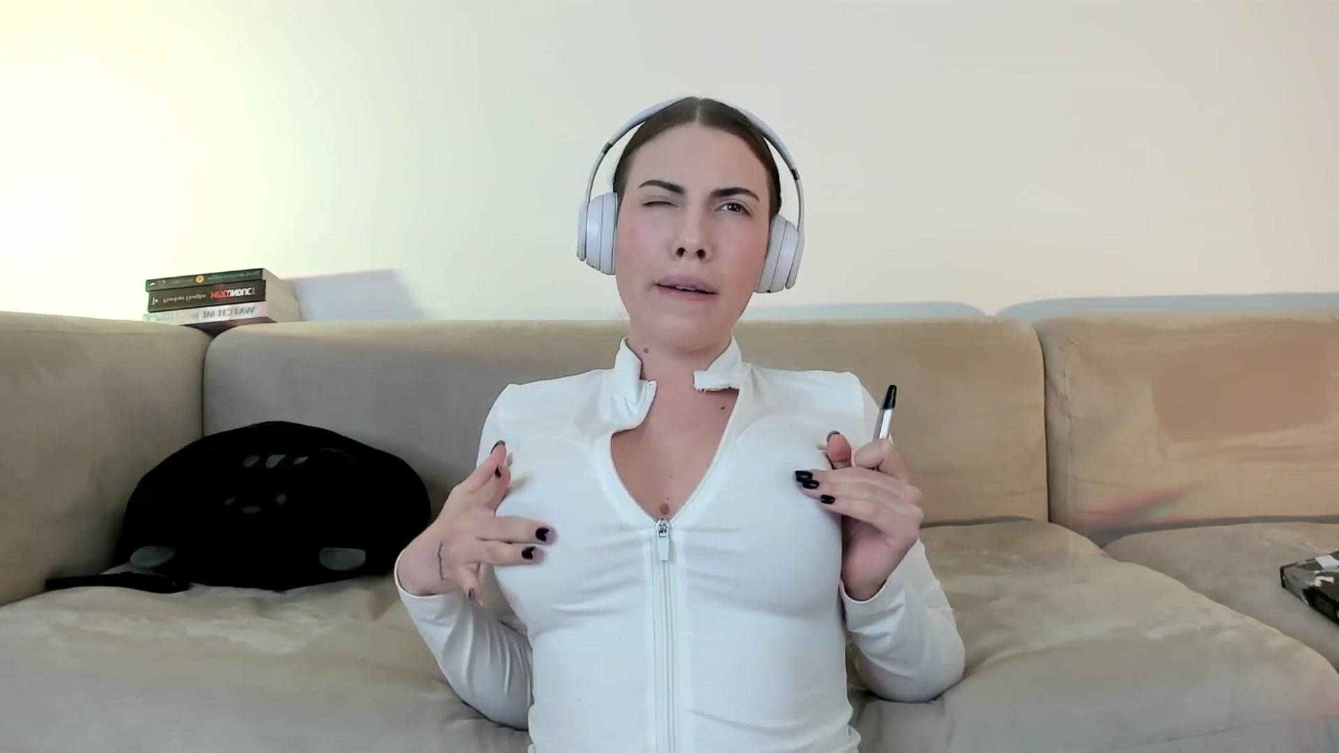 Gallery image thumbnail from BlossomBae's myfreecams stream on, 02/17/2026, 22:31 image 17 of 20