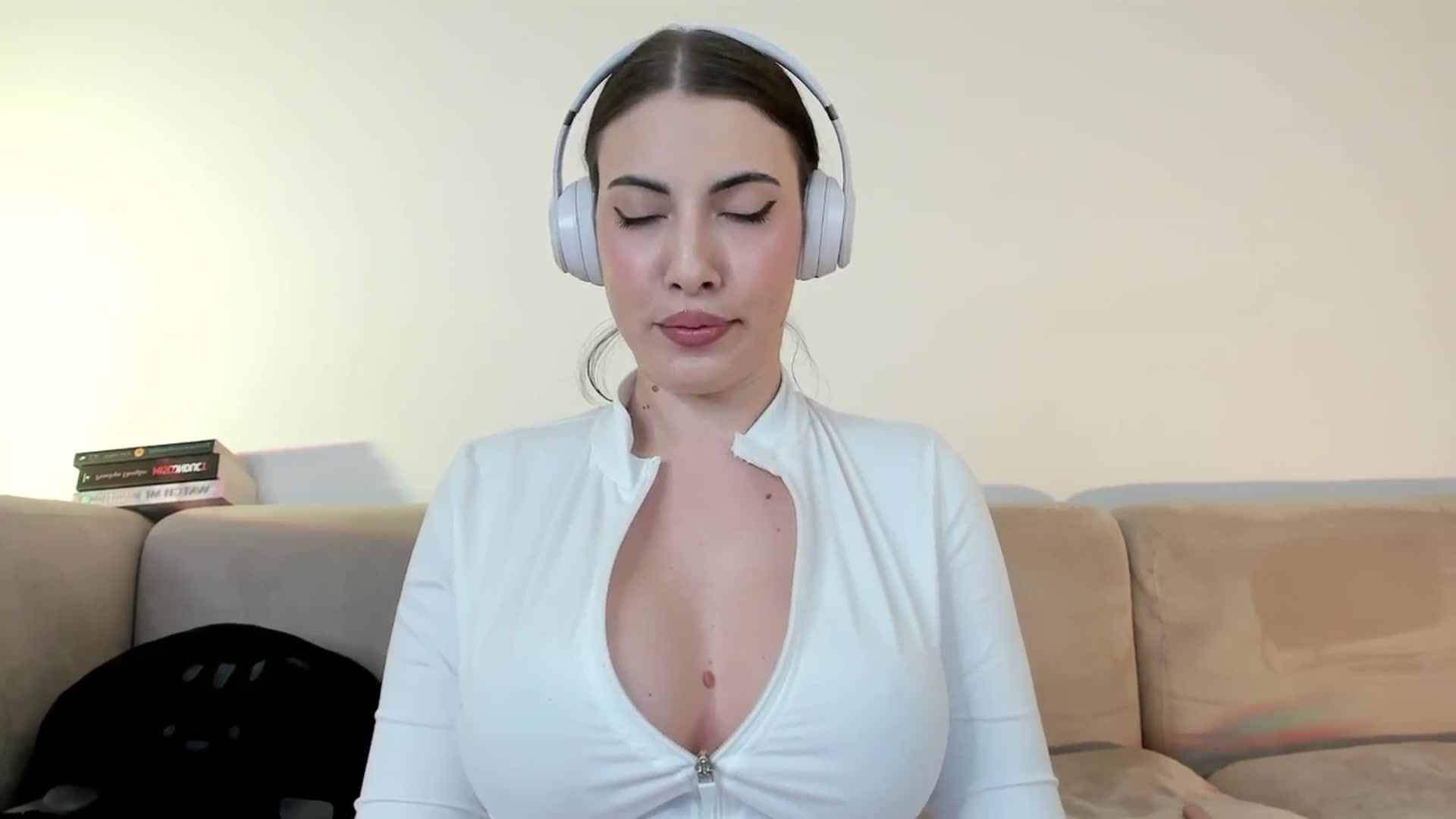 Gallery image thumbnail from BlossomBae's myfreecams stream on, 02/18/2026, 24:02 image 9 of 20