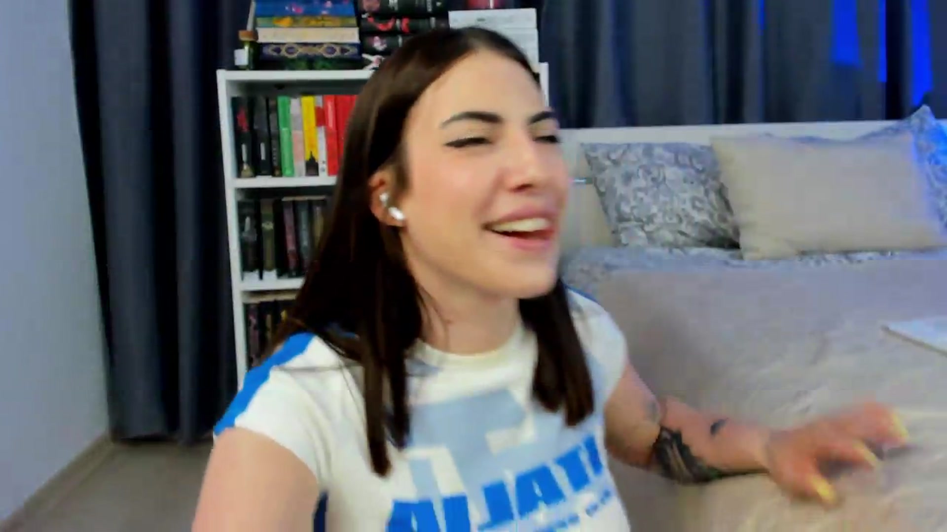 Gallery image thumbnail from BlossomBae's myfreecams stream on, 05/28/2026, 20:17 image 17 of 20