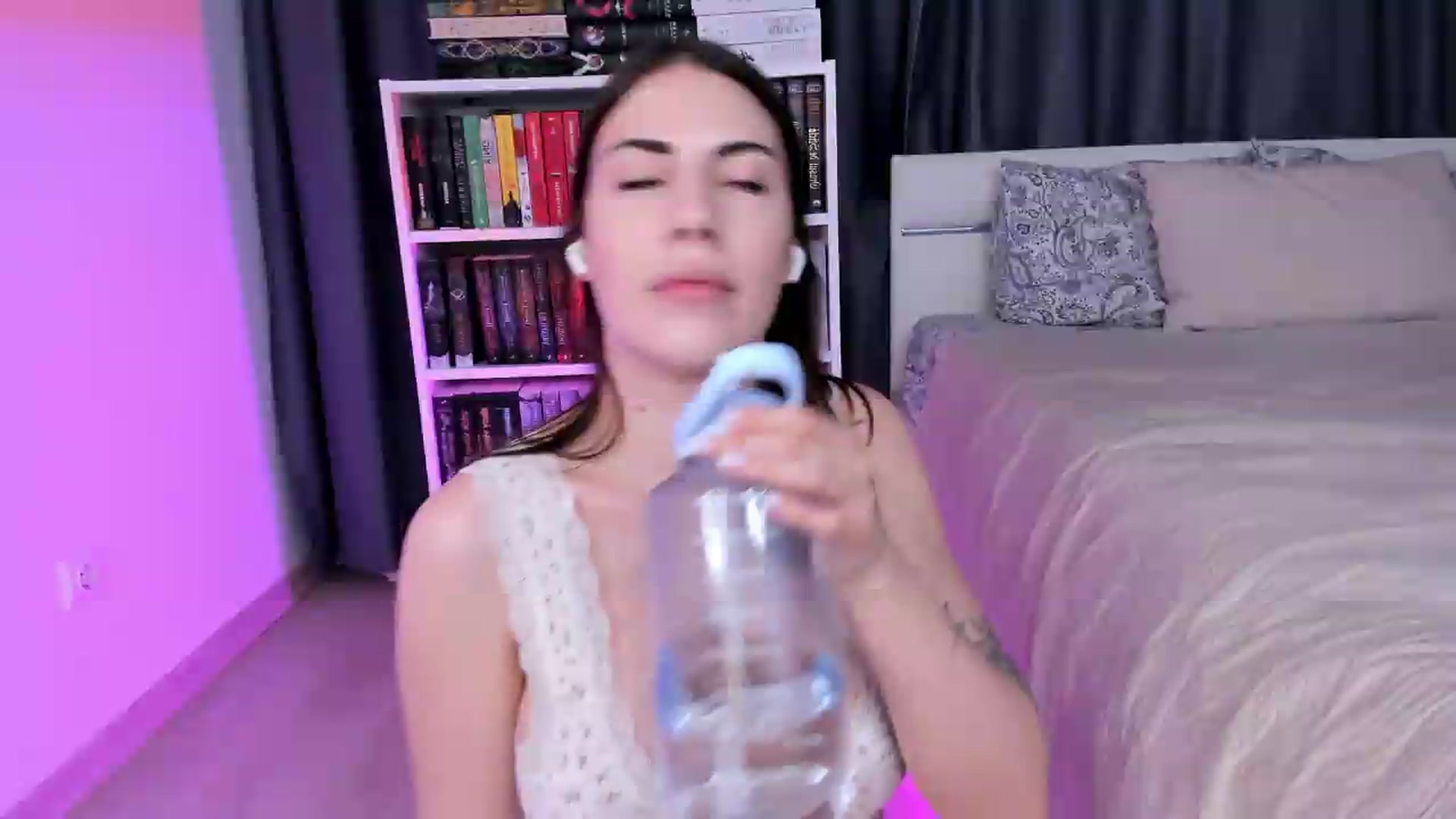 Gallery image thumbnail from BlossomBae's myfreecams stream on, 06/20/2026, 20:43 image 15 of 20