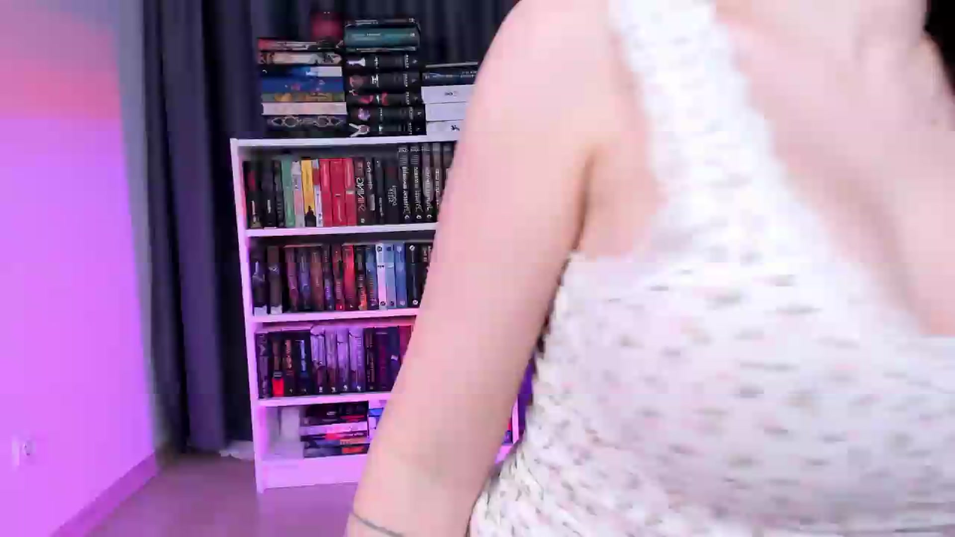 Gallery image thumbnail from BlossomBae's myfreecams stream on, 06/20/2026, 21:17 image 14 of 20