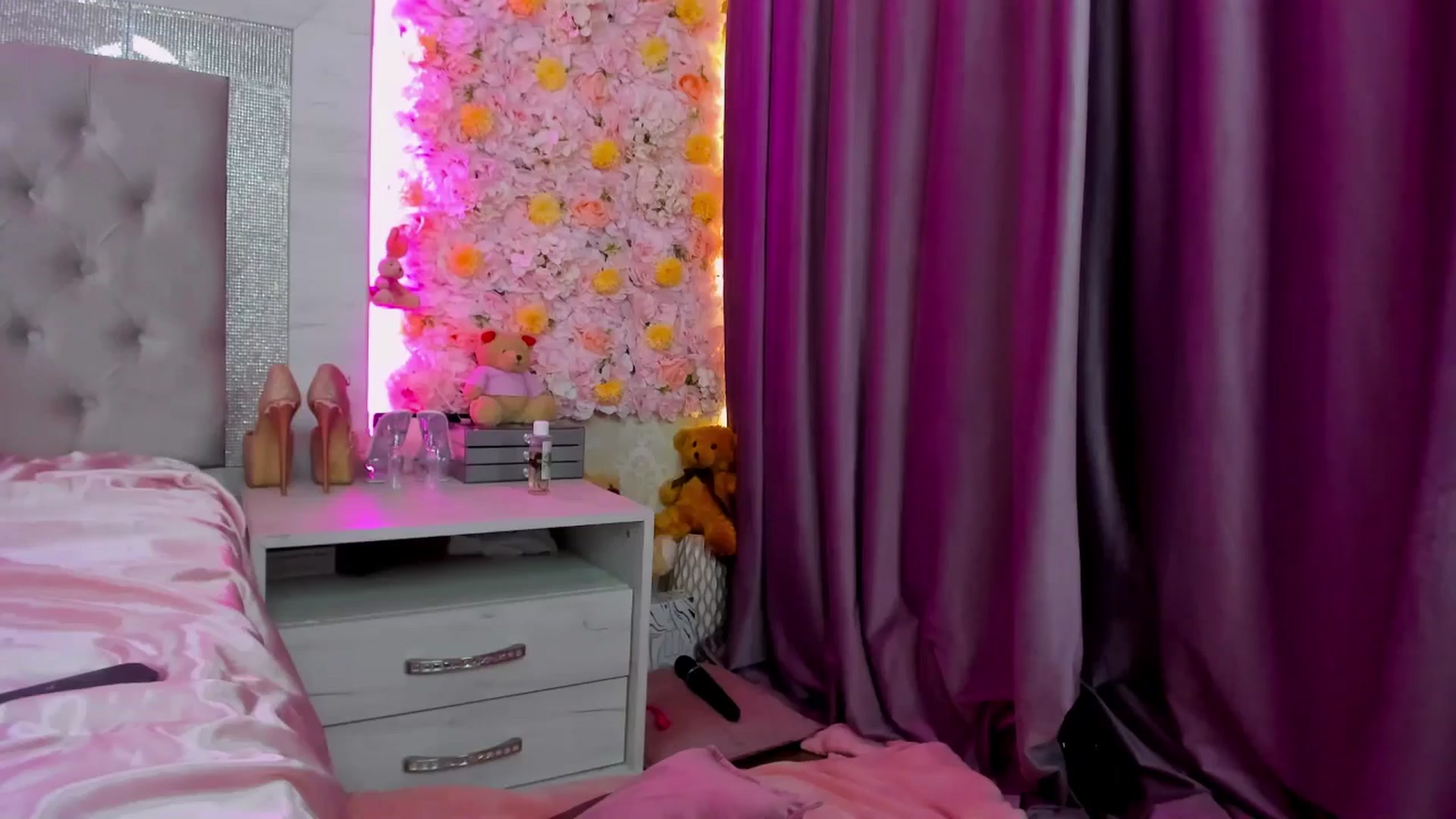 Gallery image thumbnail from BlossomBia's myfreecams stream on, 01/03/2026, 19:38 image 16 of 20