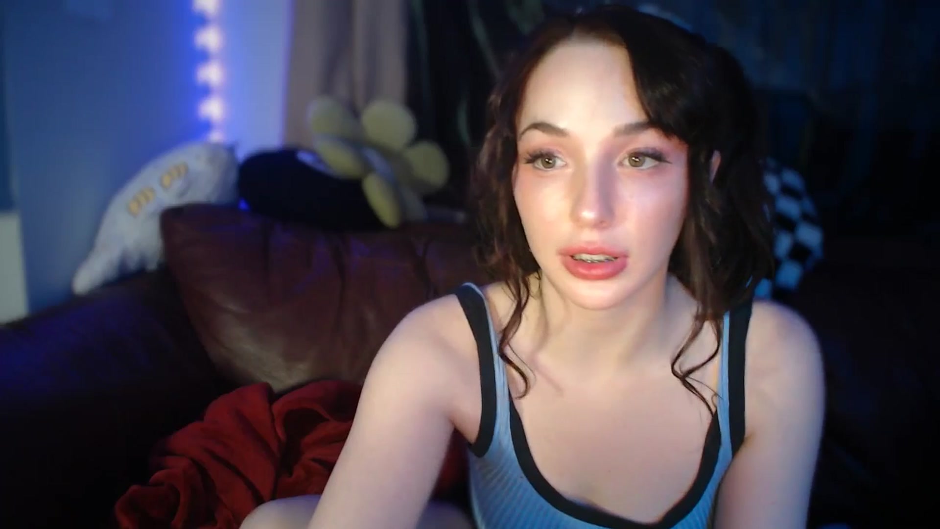 Gallery image thumbnail from Blov3's myfreecams stream on, 02/09/2025, 10:18 image 3 of 20