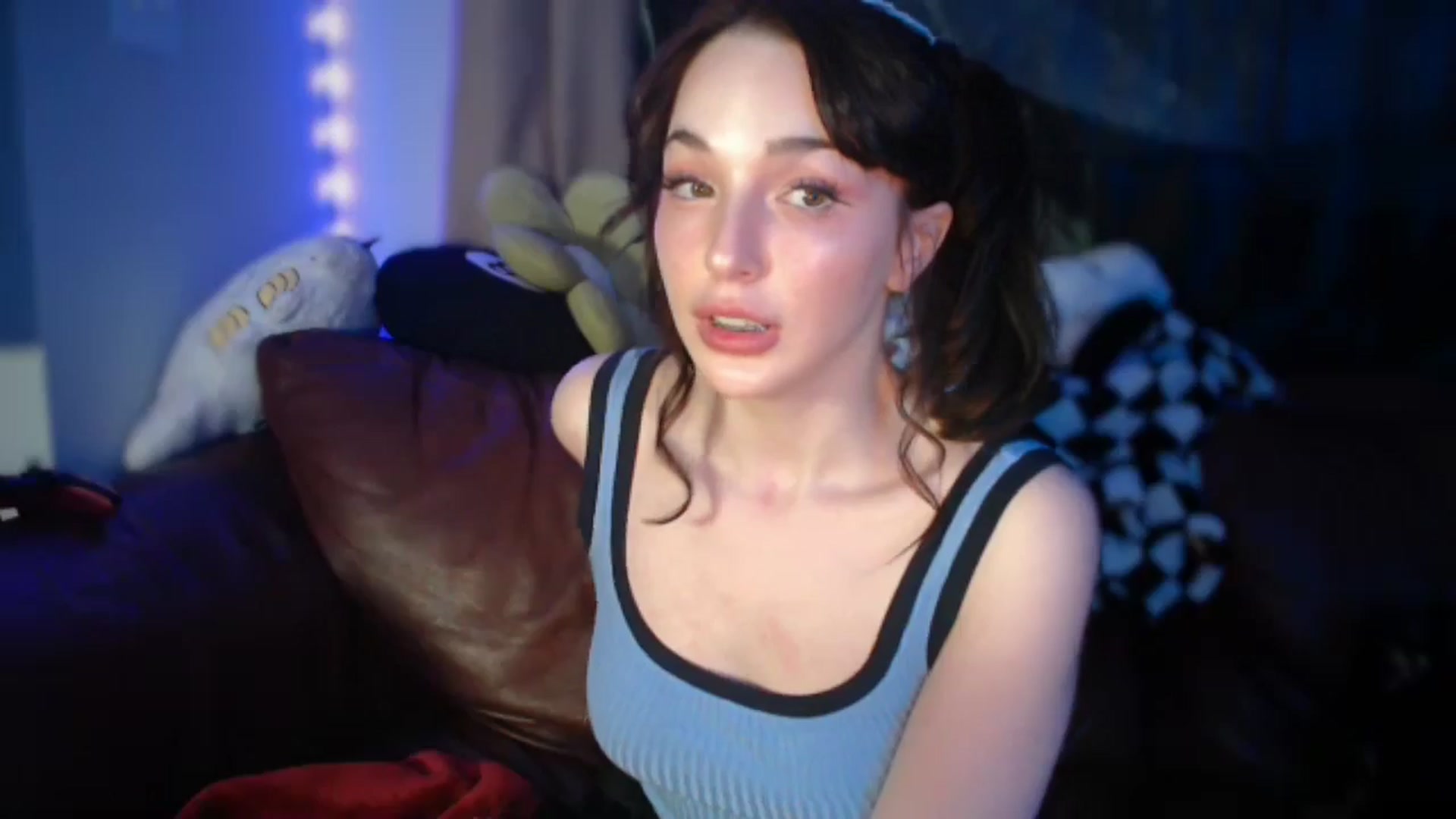 Gallery image thumbnail from Blov3's myfreecams stream on, 02/09/2025, 10:37 image 9 of 20