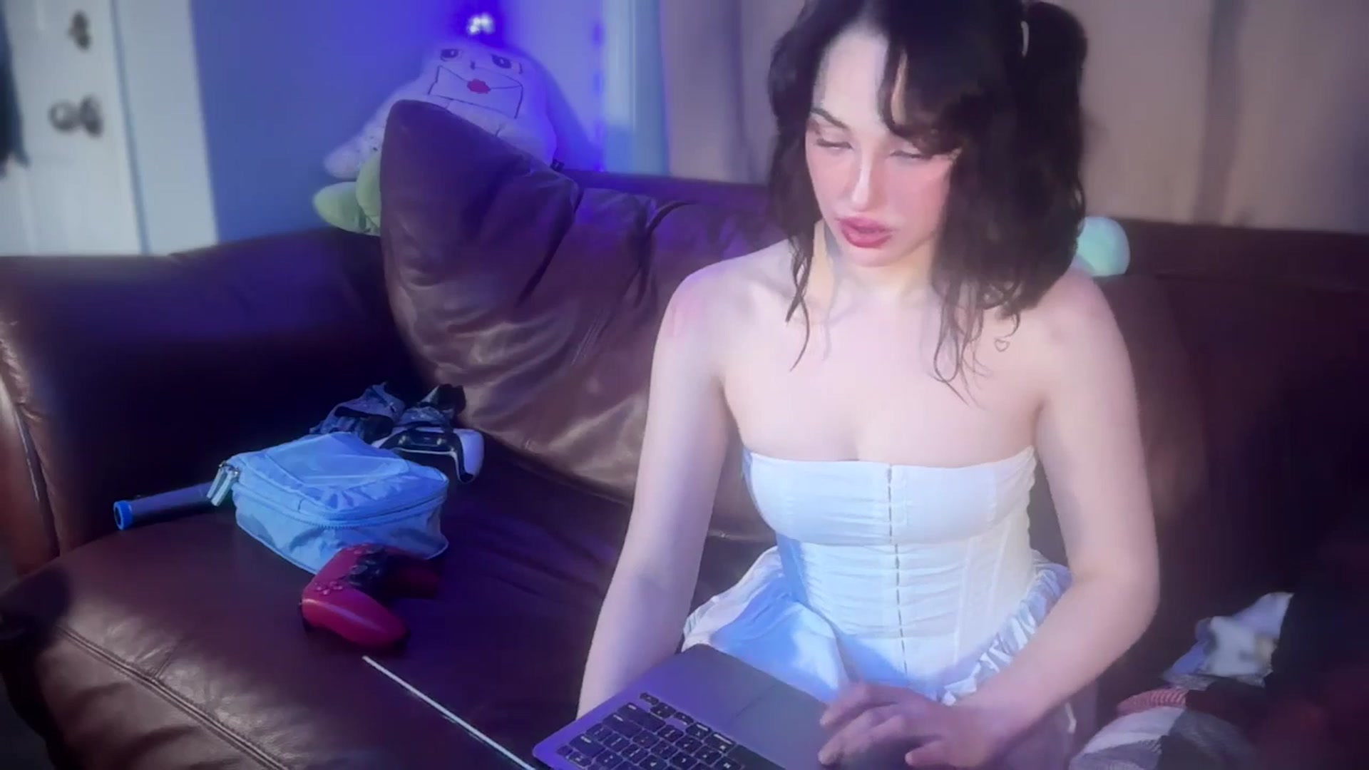 Gallery image thumbnail from Blov3's myfreecams stream on, 02/16/2025, 12:56 image 12 of 20