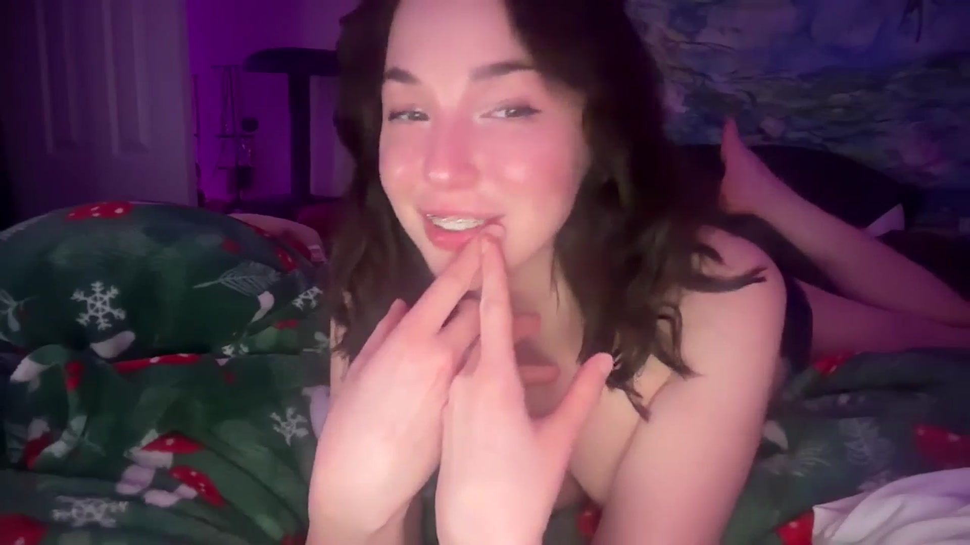 Gallery image thumbnail from Blov3's myfreecams stream on, 02/16/2025, 15:58 image 10 of 20