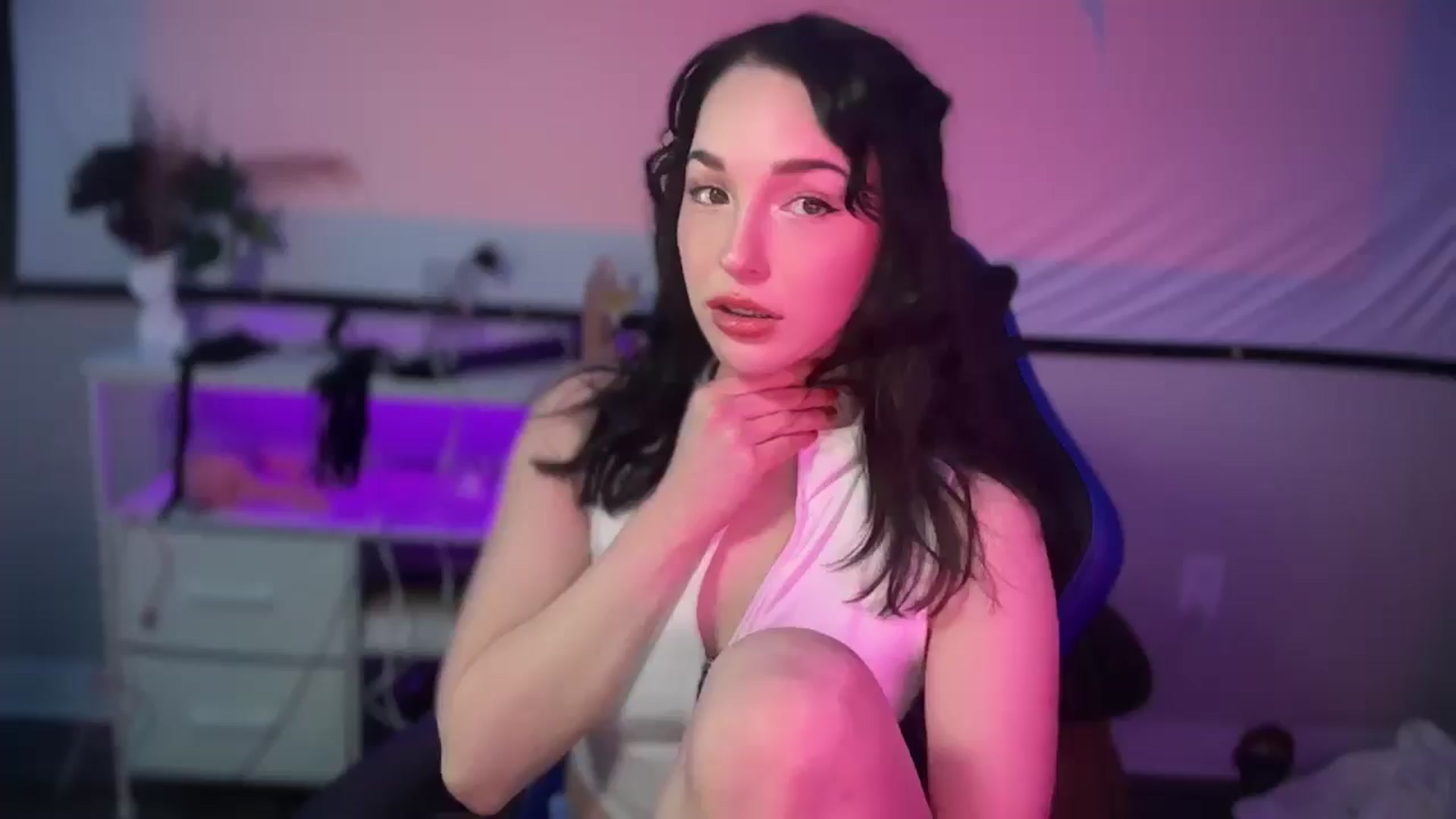 Gallery image thumbnail from Blov3's myfreecams stream on, 03/29/2025, 09:11 image 1 of 20