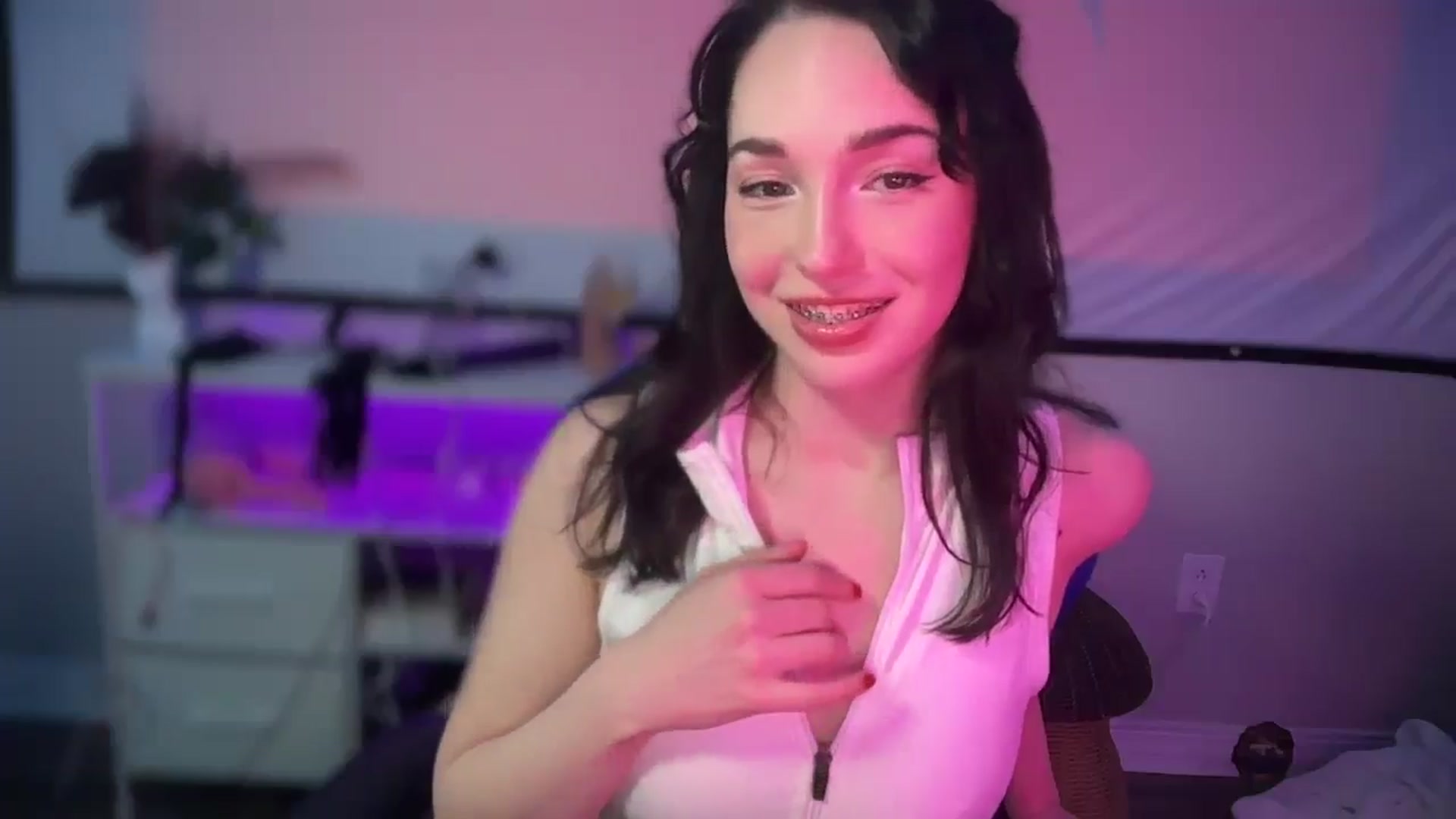 Gallery image thumbnail from Blov3's myfreecams stream on, 03/29/2025, 09:11 image 4 of 20
