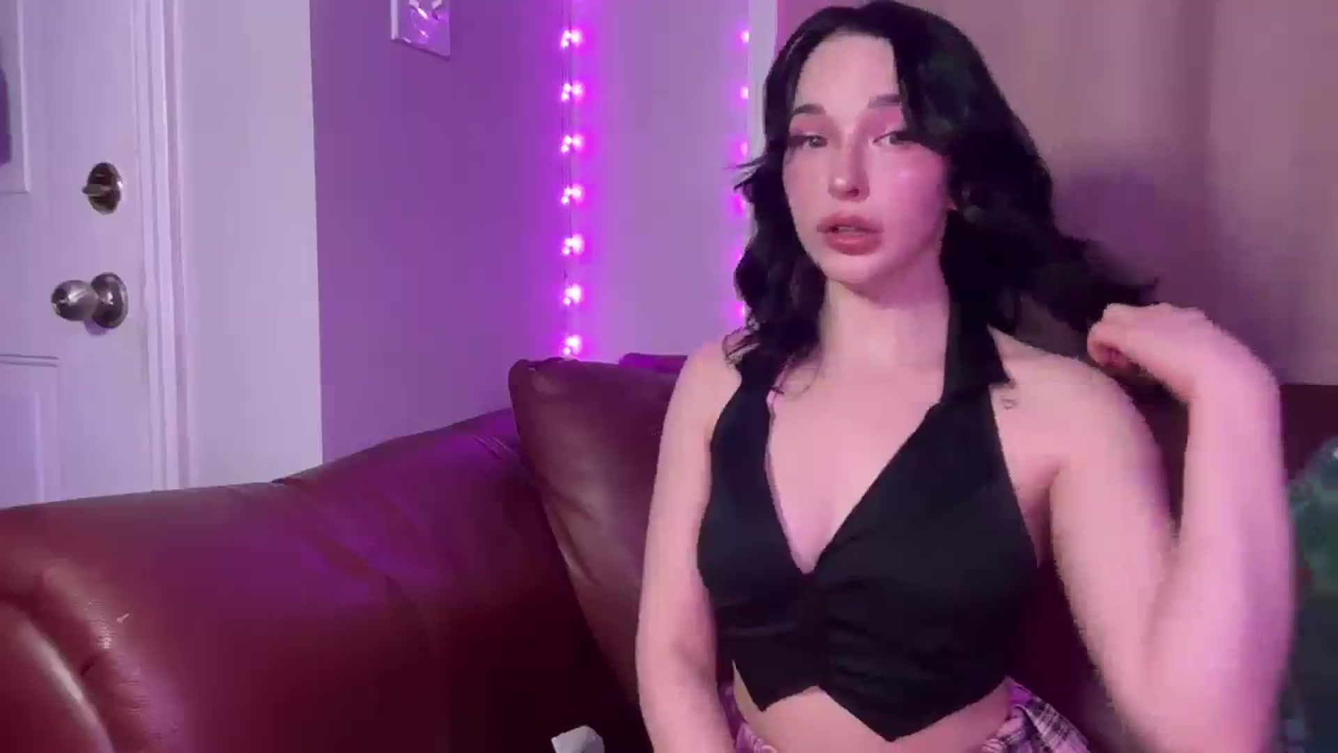Gallery image thumbnail from Blov3's myfreecams stream on, 04/14/2025, 11:02 image 7 of 20