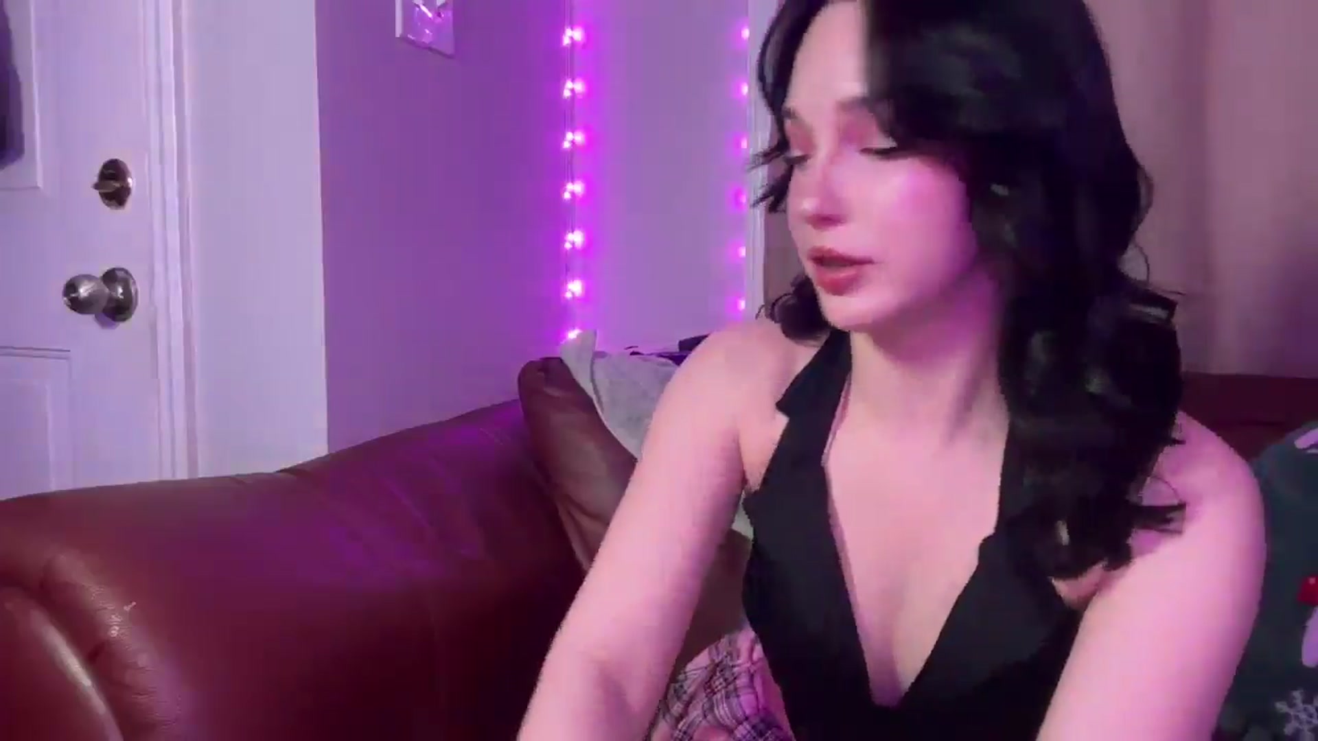 Gallery image thumbnail from Blov3's myfreecams stream on, 04/14/2025, 11:02 image 4 of 20