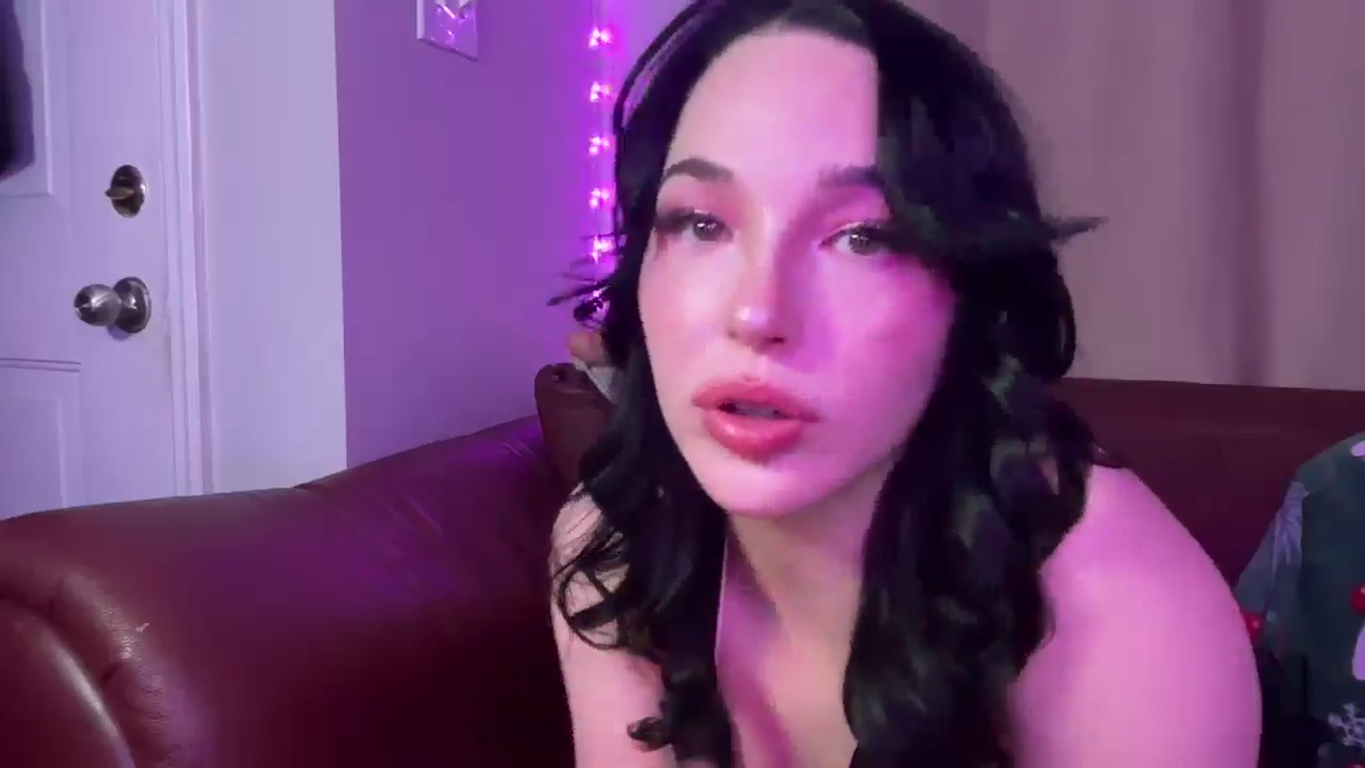 Gallery image thumbnail from Blov3's myfreecams stream on, 04/14/2025, 11:02 image 3 of 20